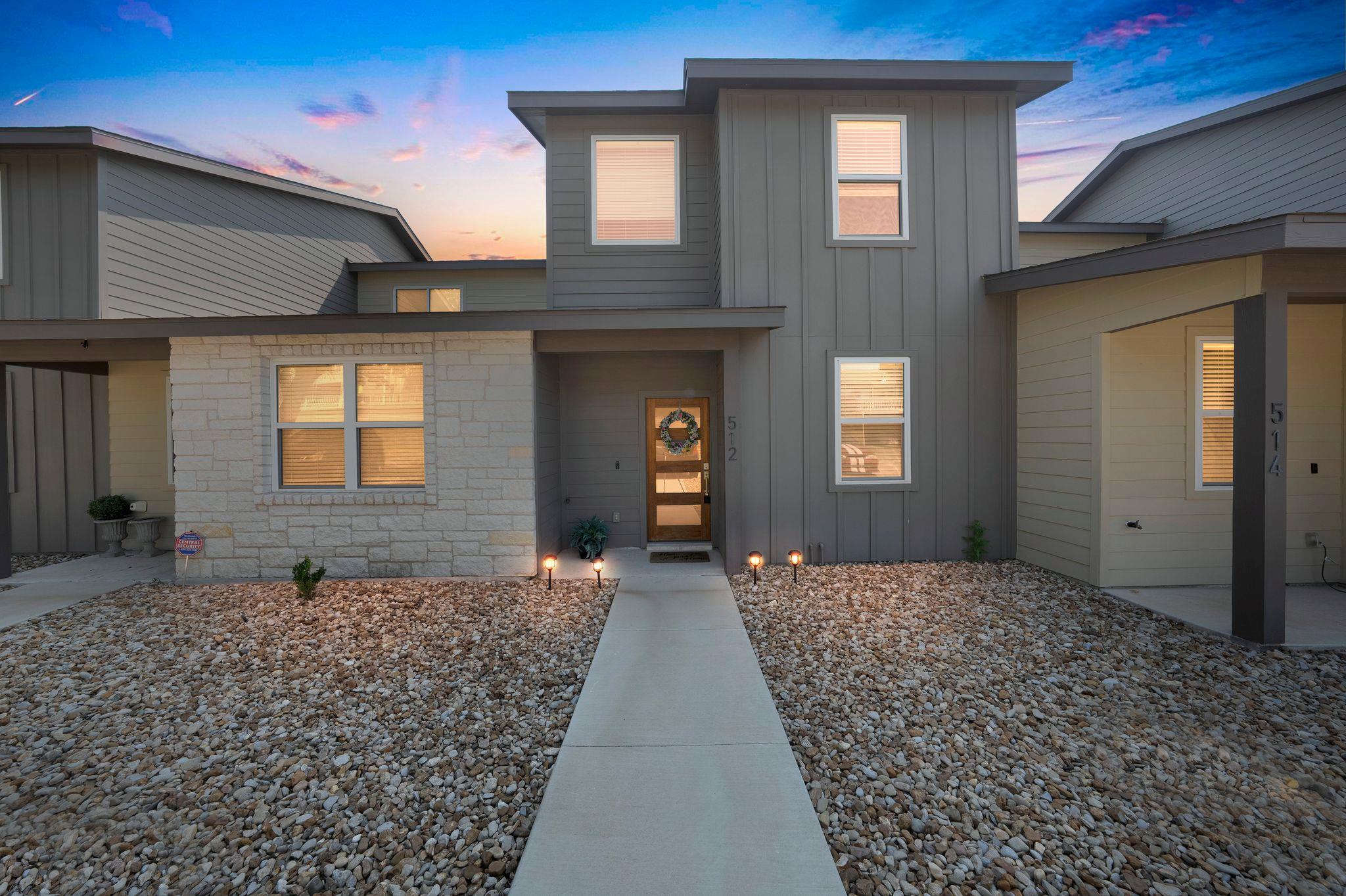 512 Palmer Dr, Point Venture, TX 78645