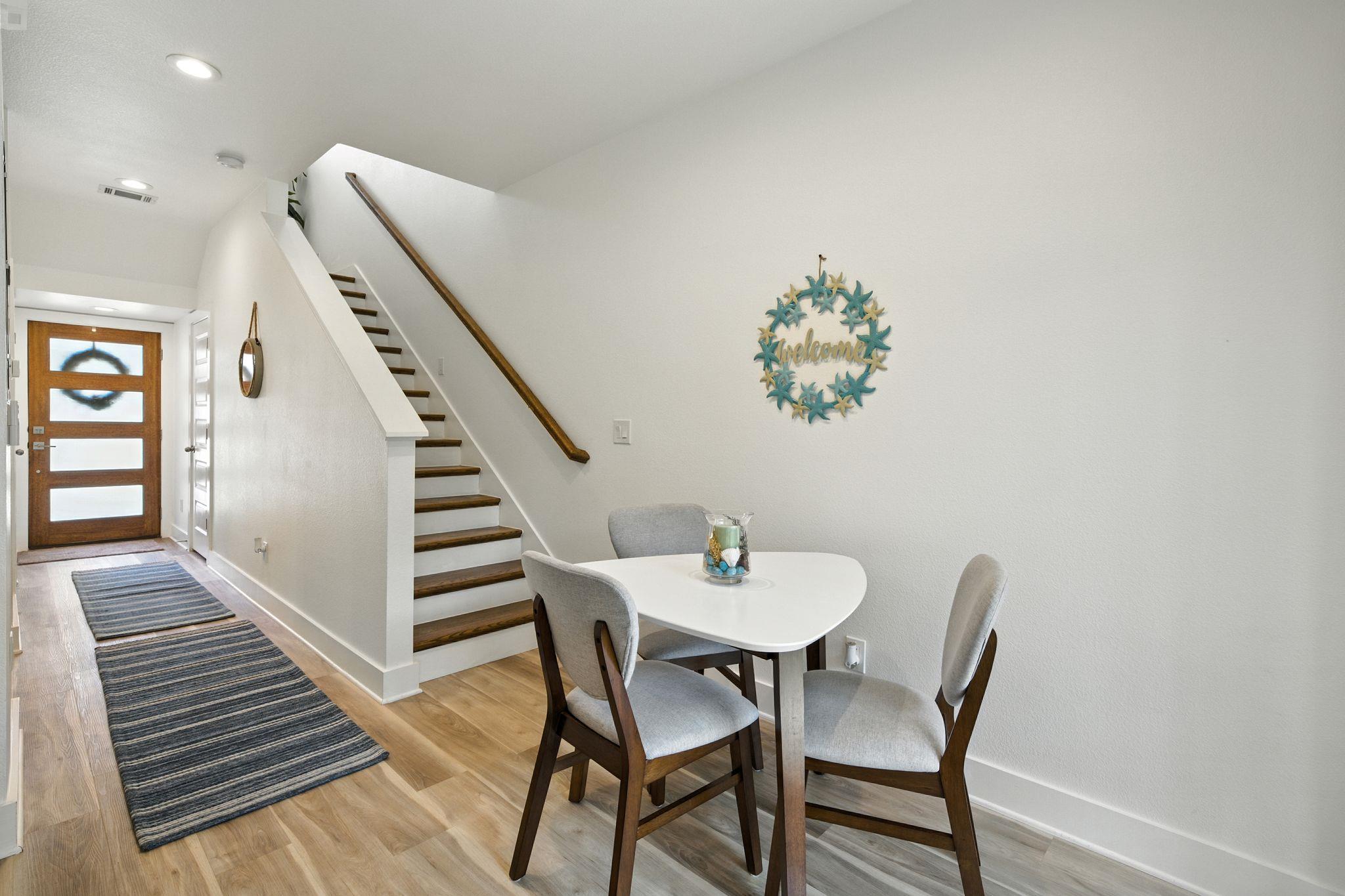 512 Palmer Dr, Point Venture, TX 78645