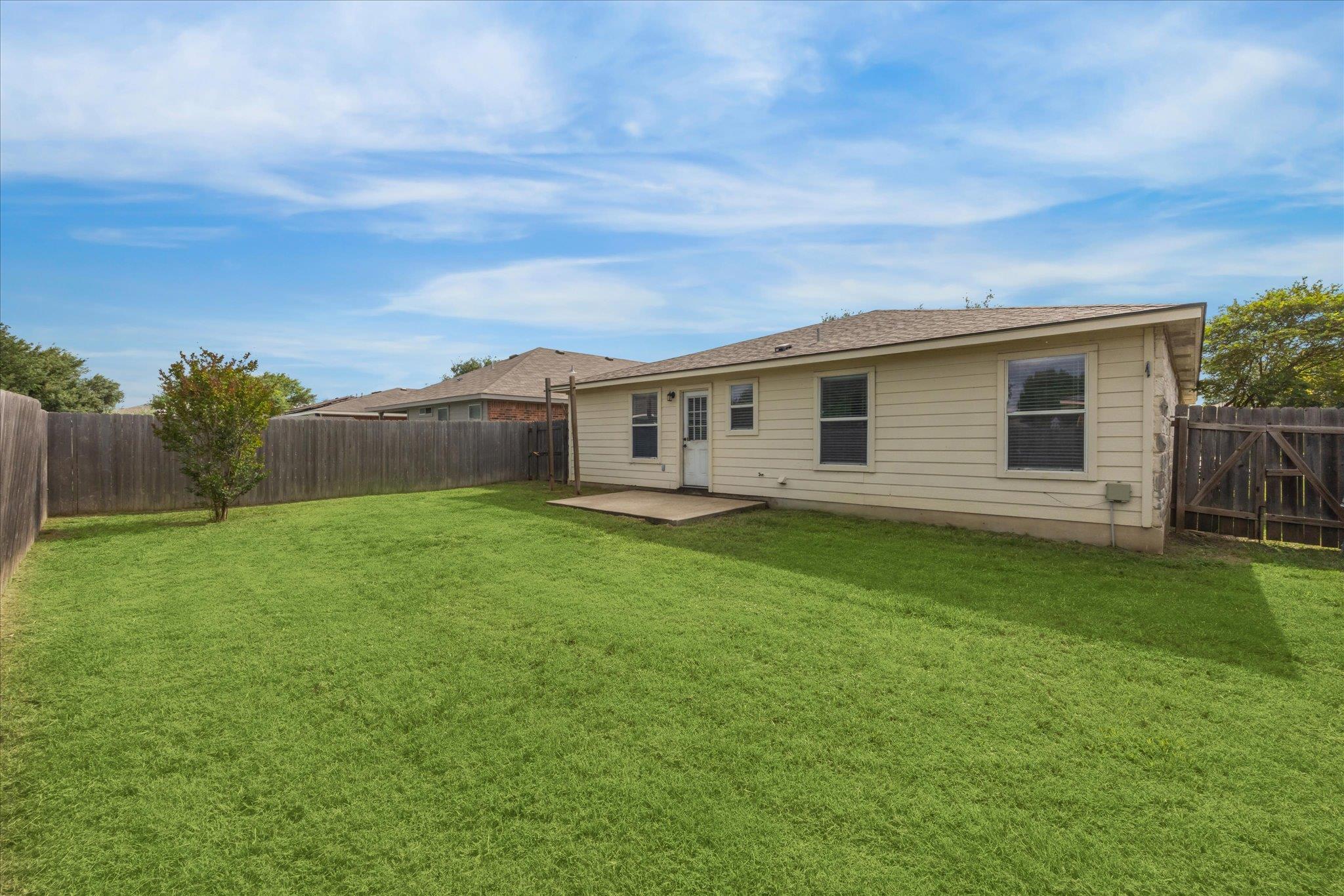 104 Lucky Clover Ln, Hutto, TX 78634