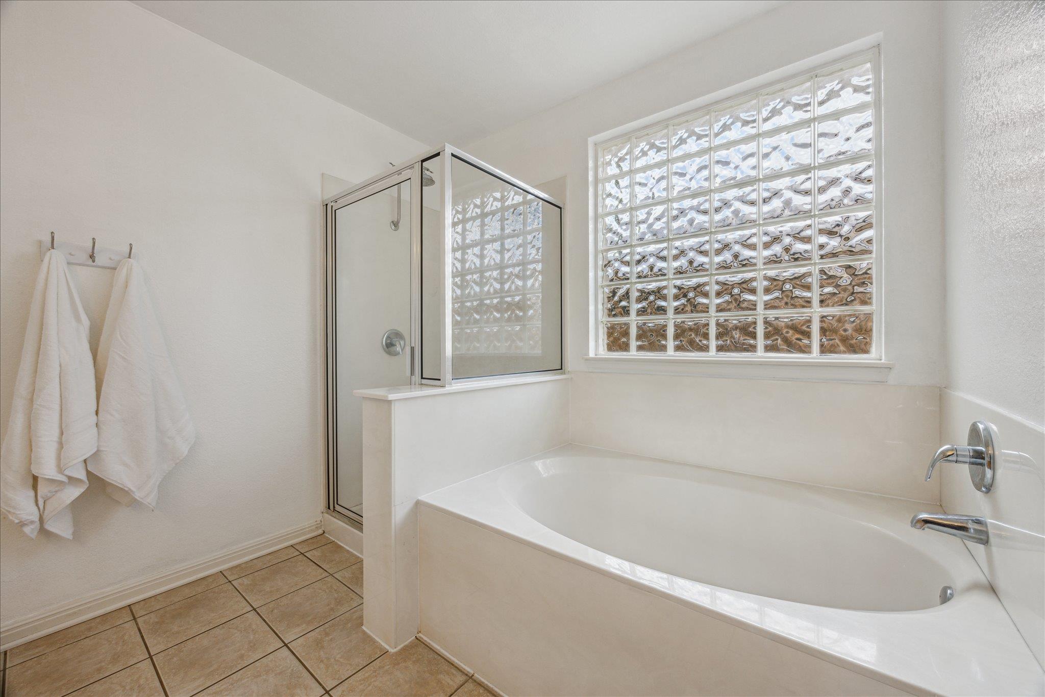 104 Lucky Clover Ln, Hutto, TX 78634