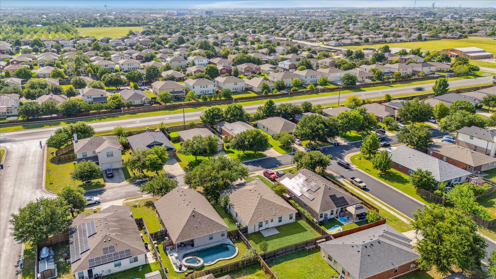 104 Lucky Clover Ln, Hutto, TX 78634