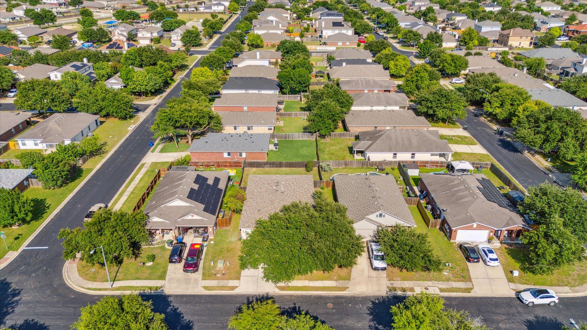 104 Lucky Clover Ln, Hutto, TX 78634