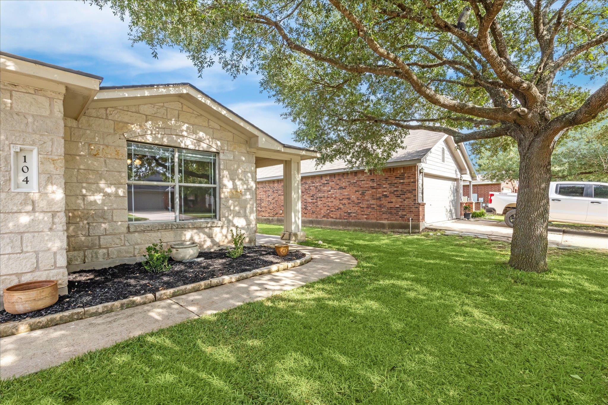 104 Lucky Clover Ln, Hutto, TX 78634