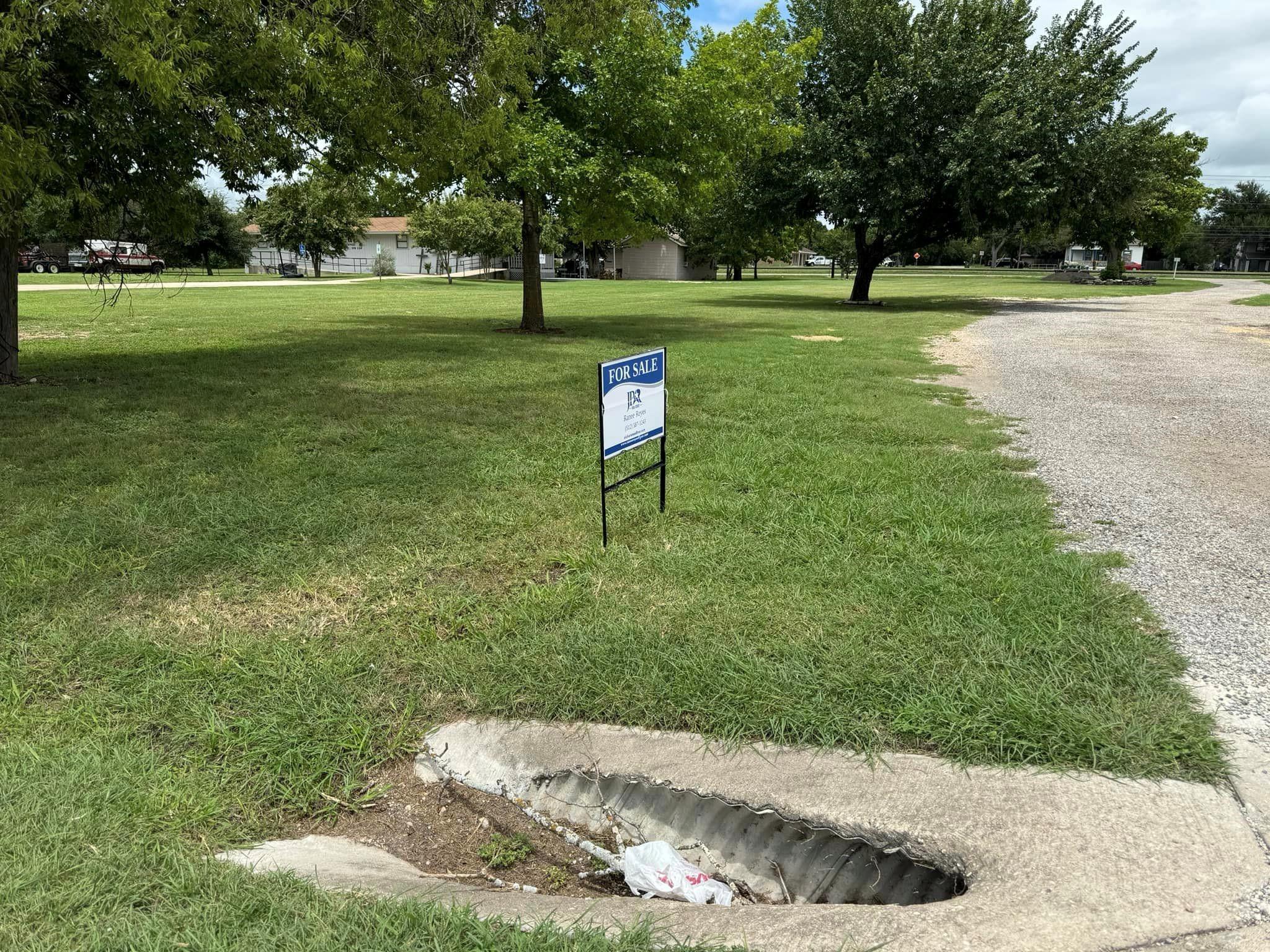 300 E Austin Ave, Hutto, TX 78634