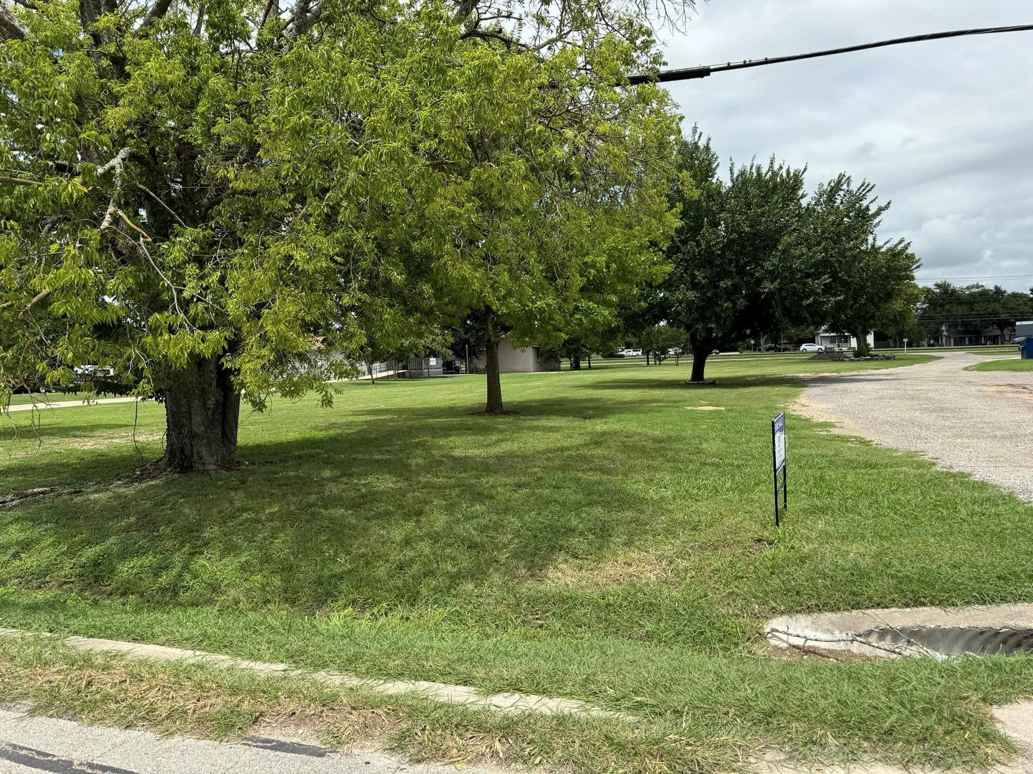 300 E Austin Ave, Hutto, TX 78634