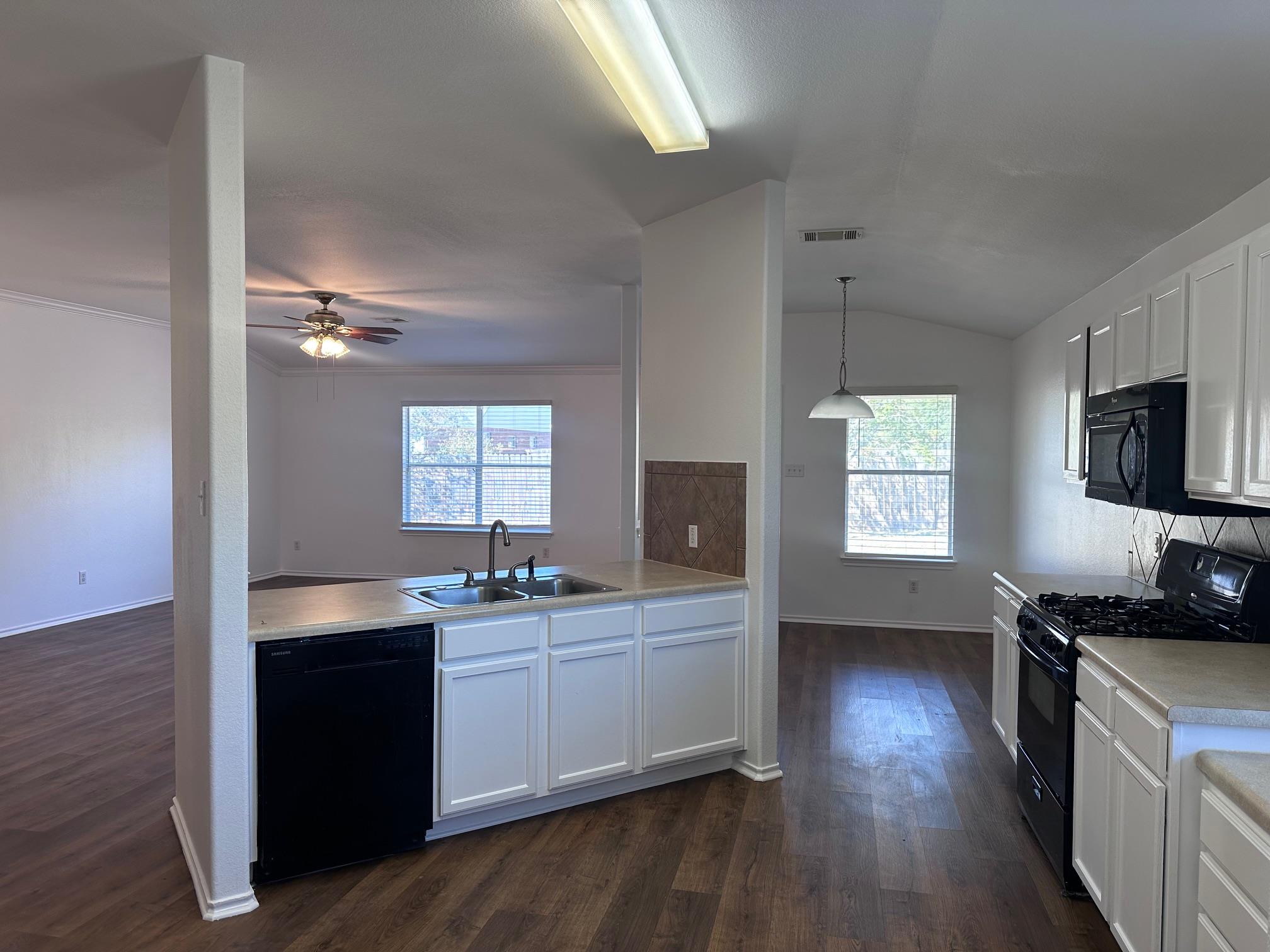 12720 Waynespur Ln, Elgin, TX 78621