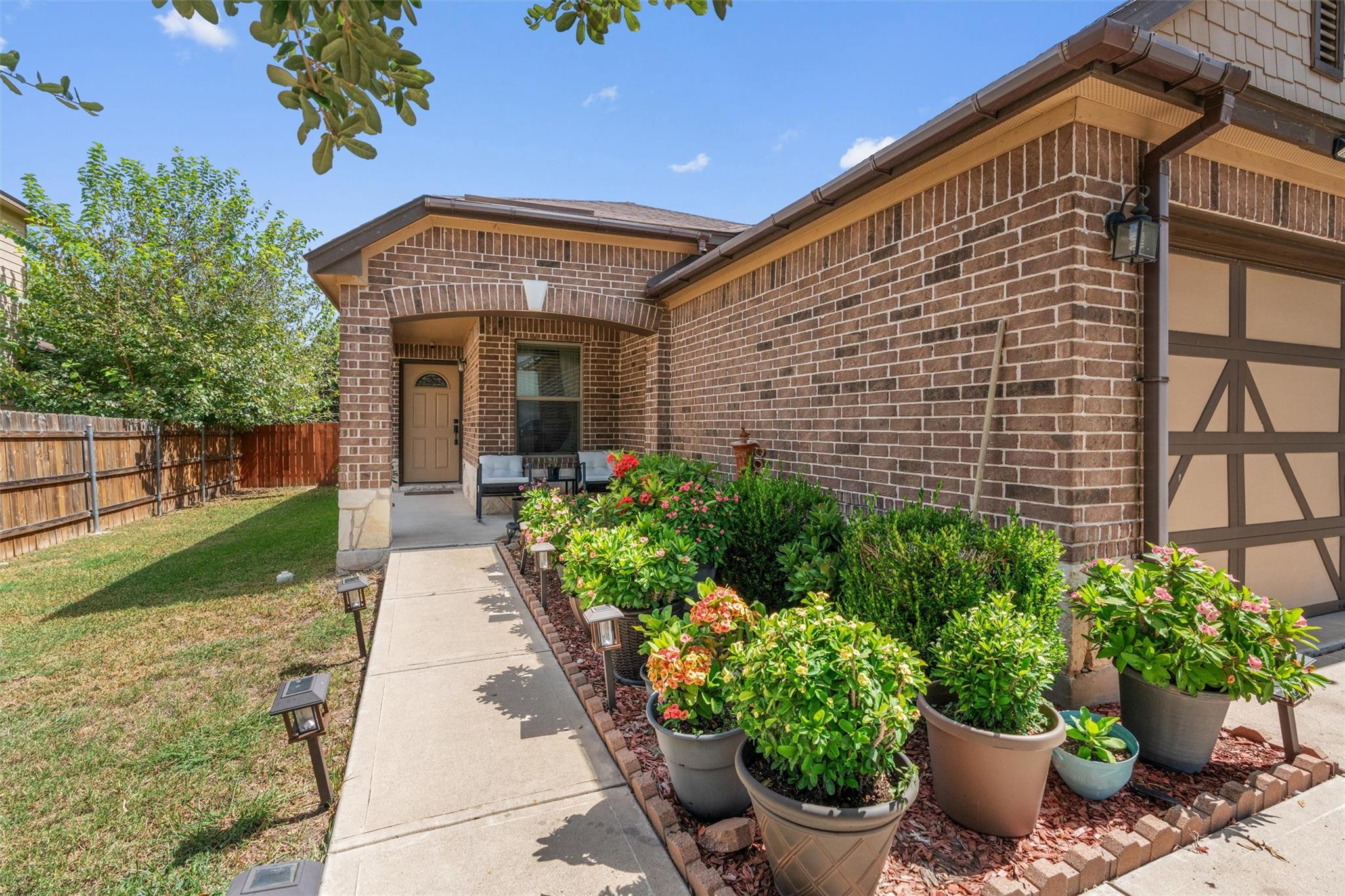 611 Big Bend Trl, Taylor, TX 76574