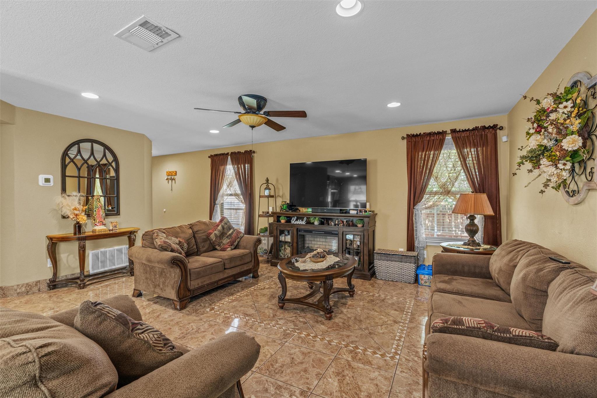 611 Big Bend Trl, Taylor, TX 76574