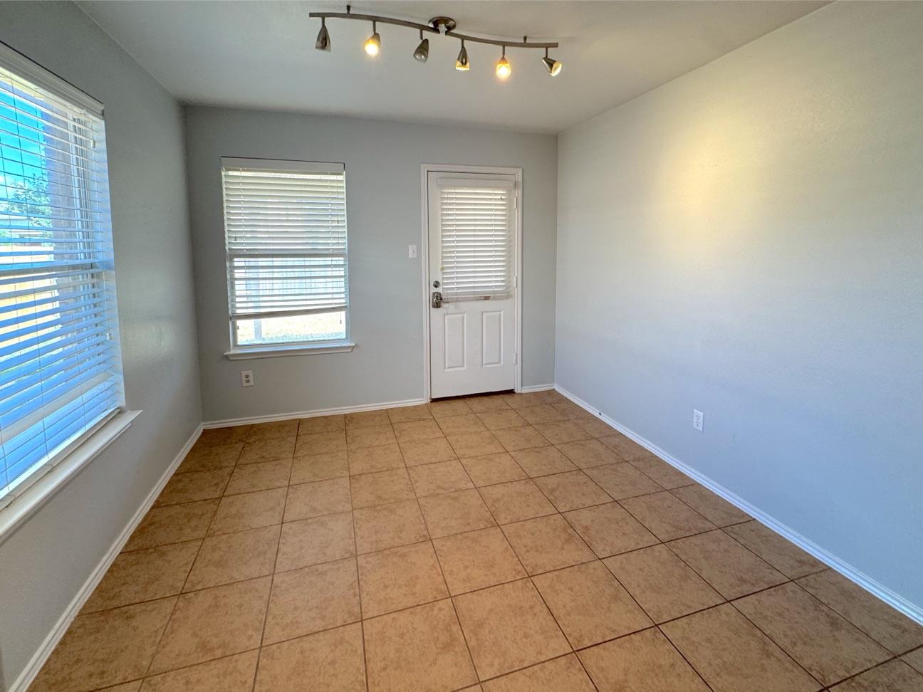 105 Snowy Egret Ln, Leander, TX 78641