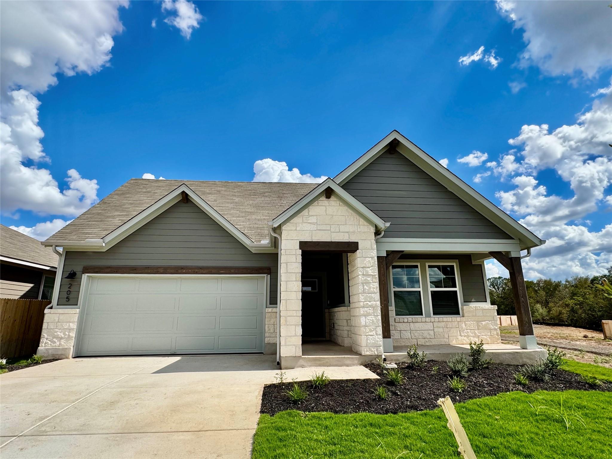 205 Coopers Hawk Crst, Cedar Creek, TX 78612