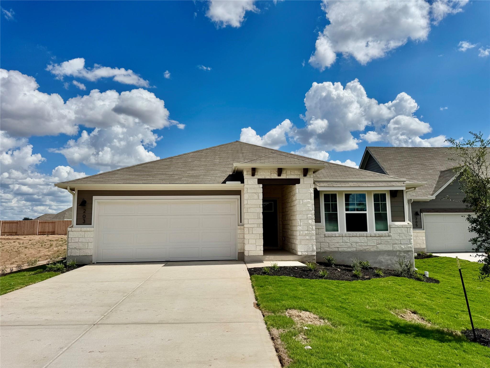 203 Coopers Hawk Crst, Cedar Creek, TX 78612