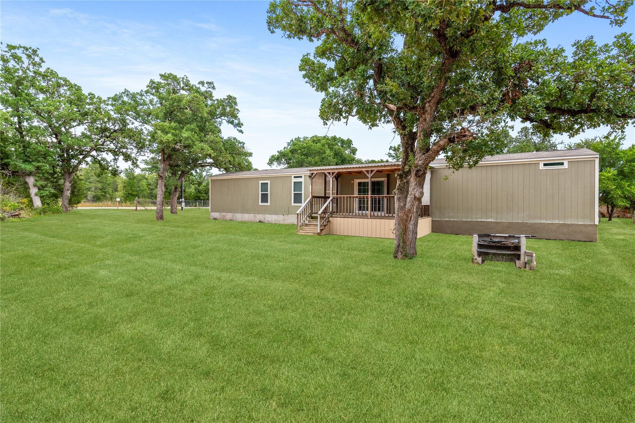 110 Leisure Ln, Cedar Creek, TX 78612