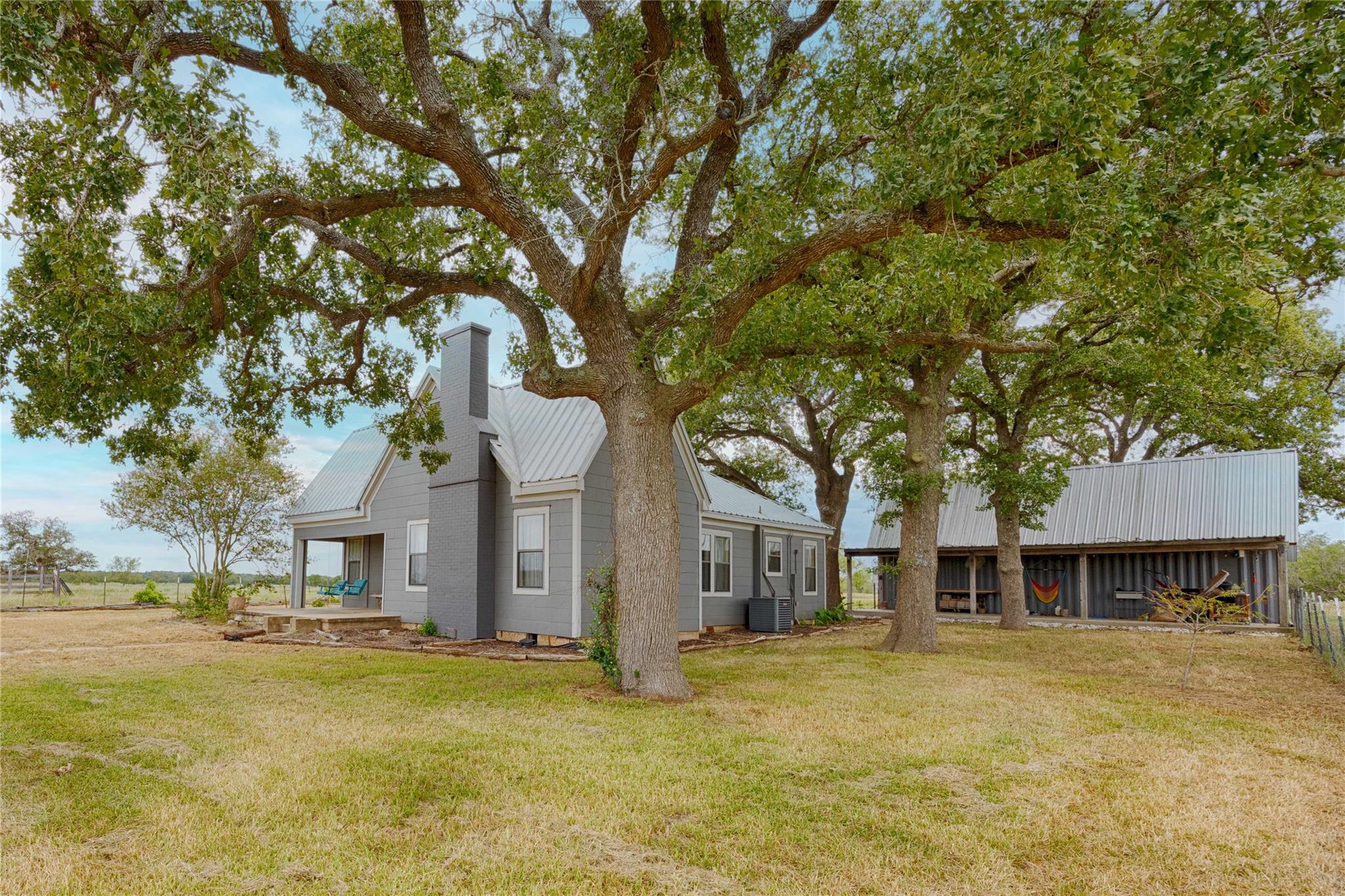 7646 County Road 240, Waelder, TX 78959