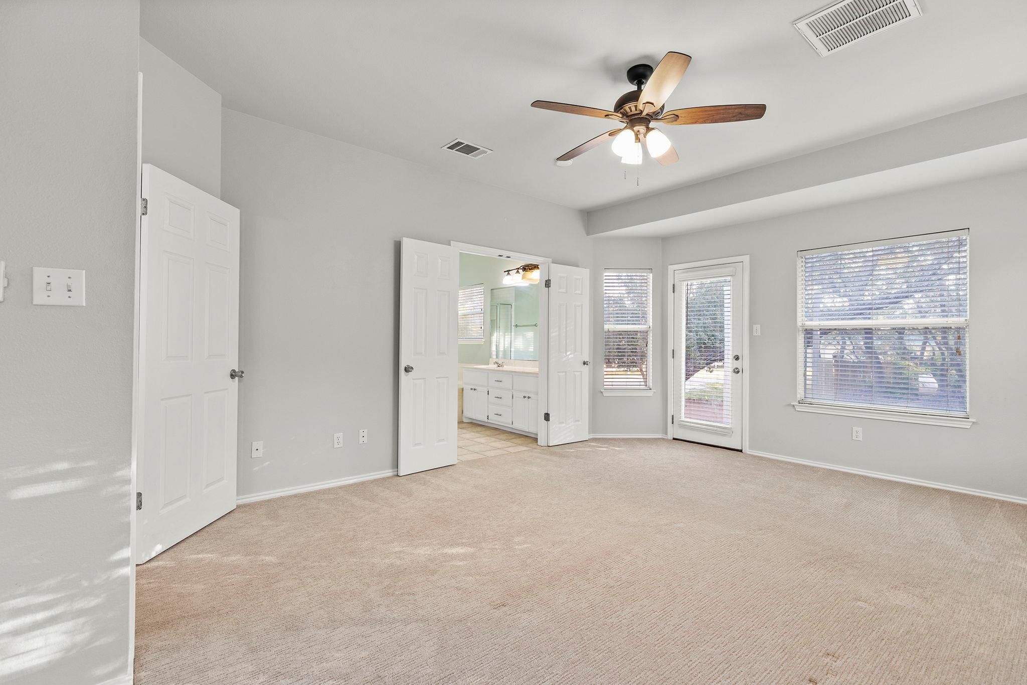 704 Ridgmar Rd, Leander, TX 78641