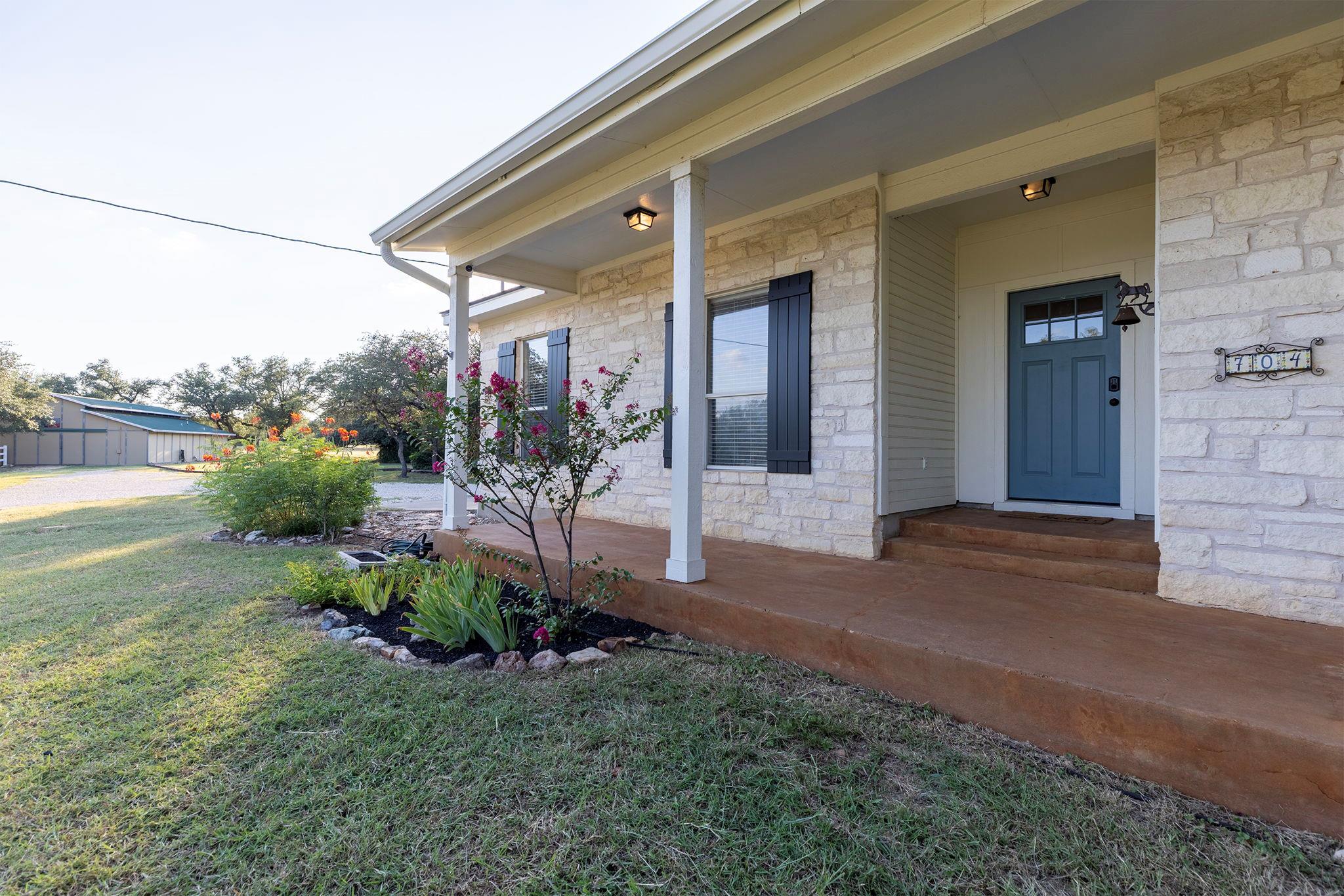 704 Ridgmar Rd, Leander, TX 78641