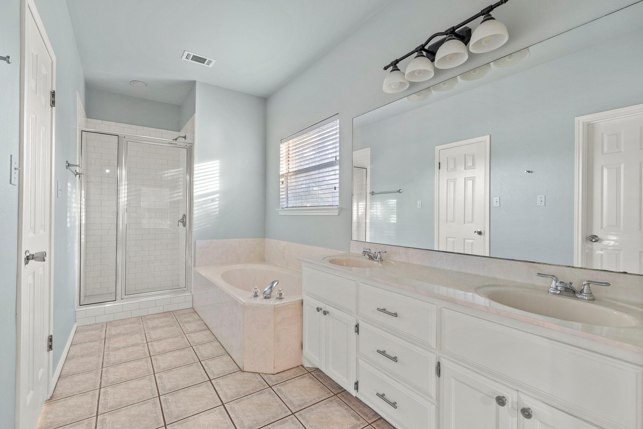 704 Ridgmar Rd, Leander, TX 78641