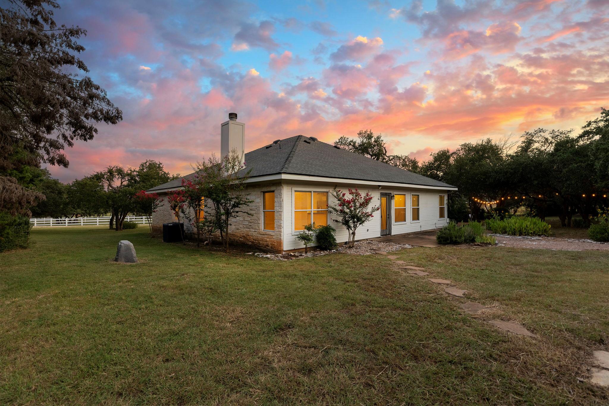 704 Ridgmar Rd, Leander, TX 78641