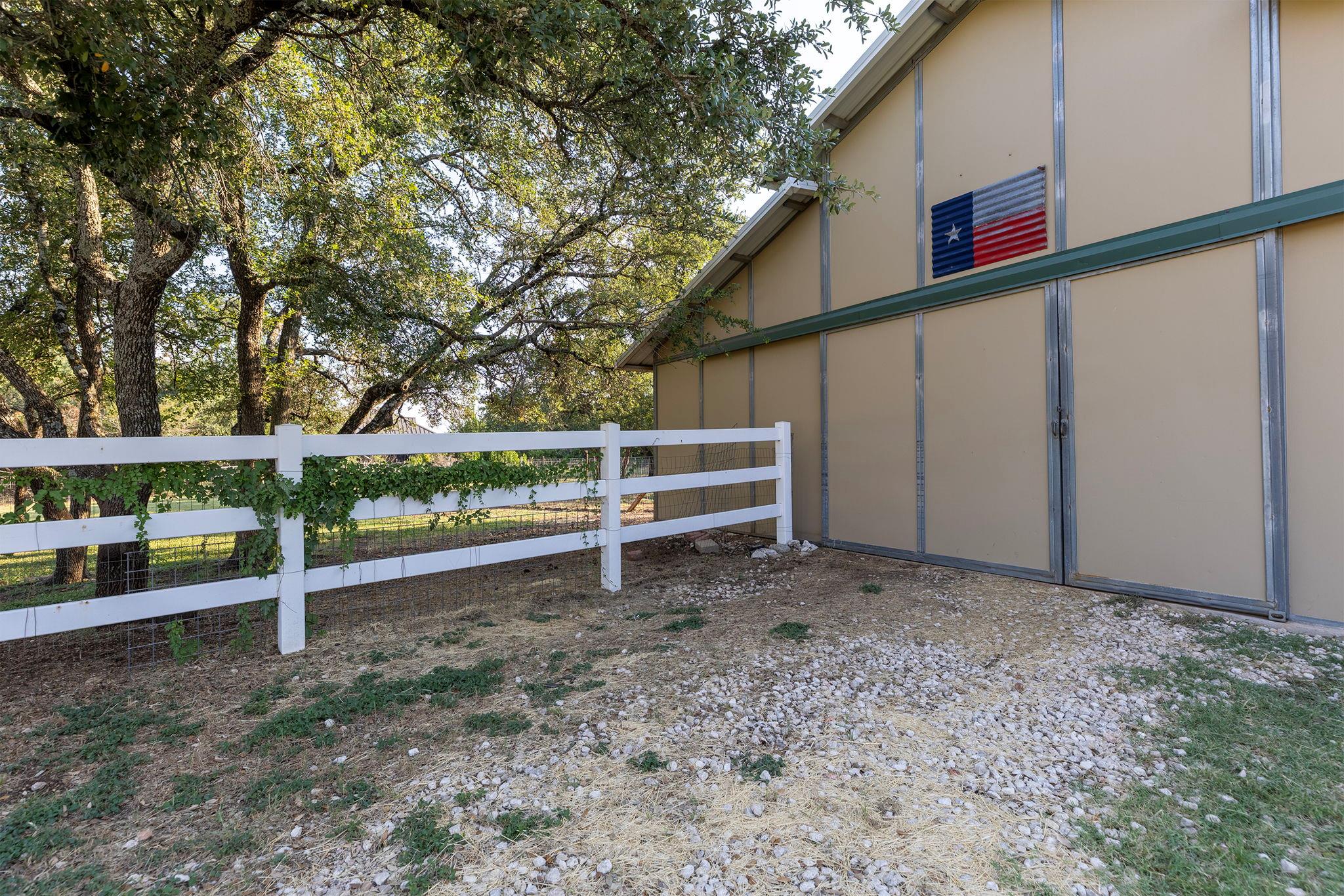 704 Ridgmar Rd, Leander, TX 78641