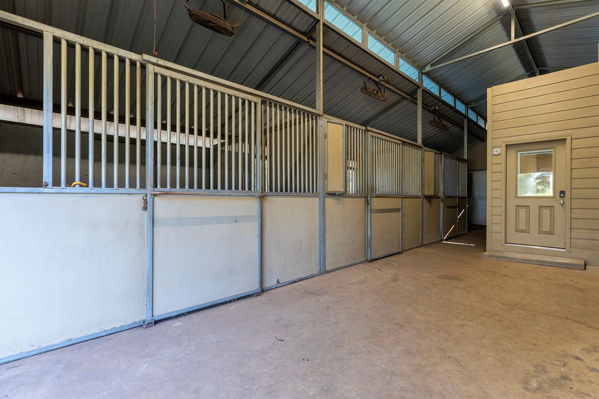 704 Ridgmar Rd, Leander, TX 78641