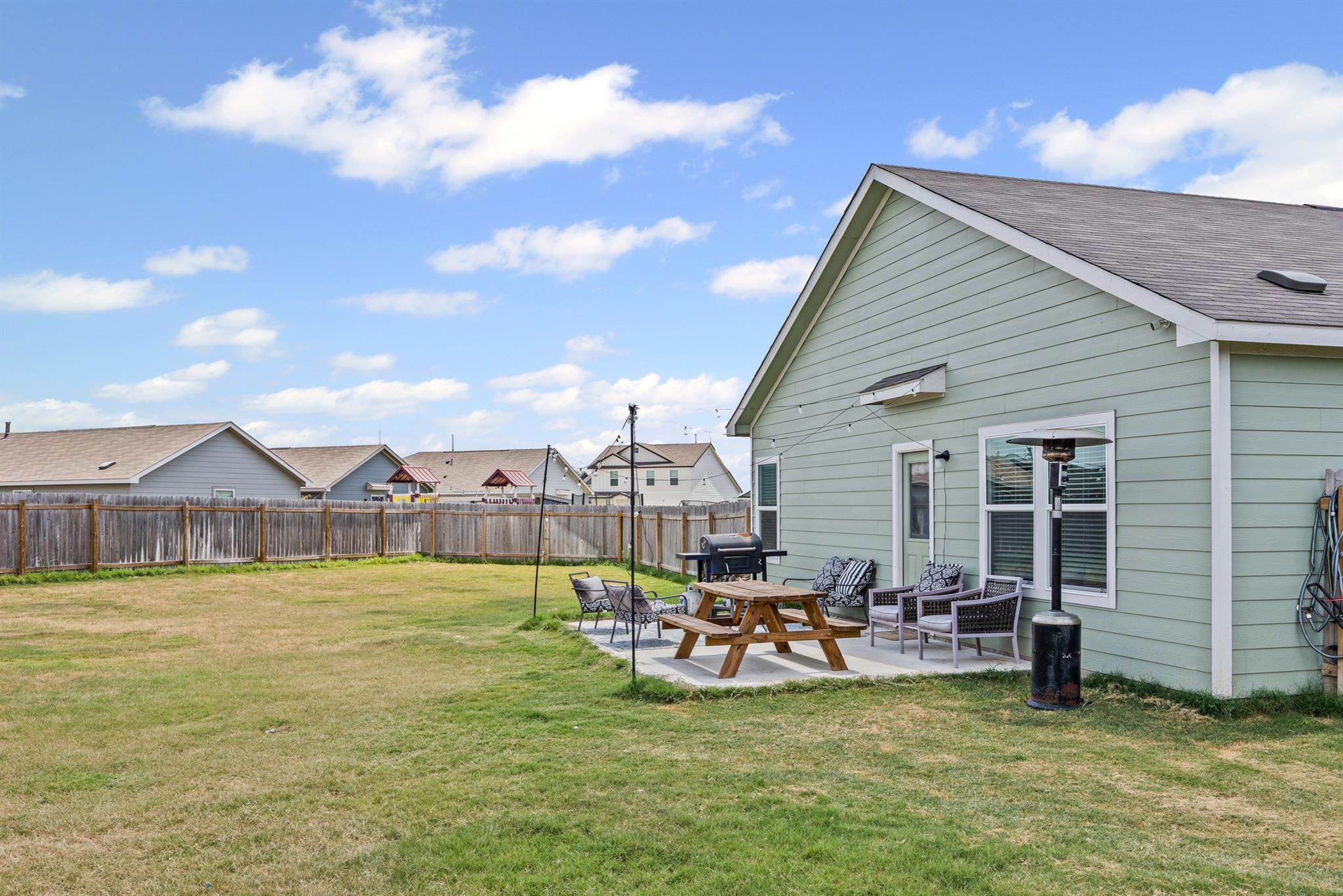 2402 Sunray Ct, Lockhart, TX 78644