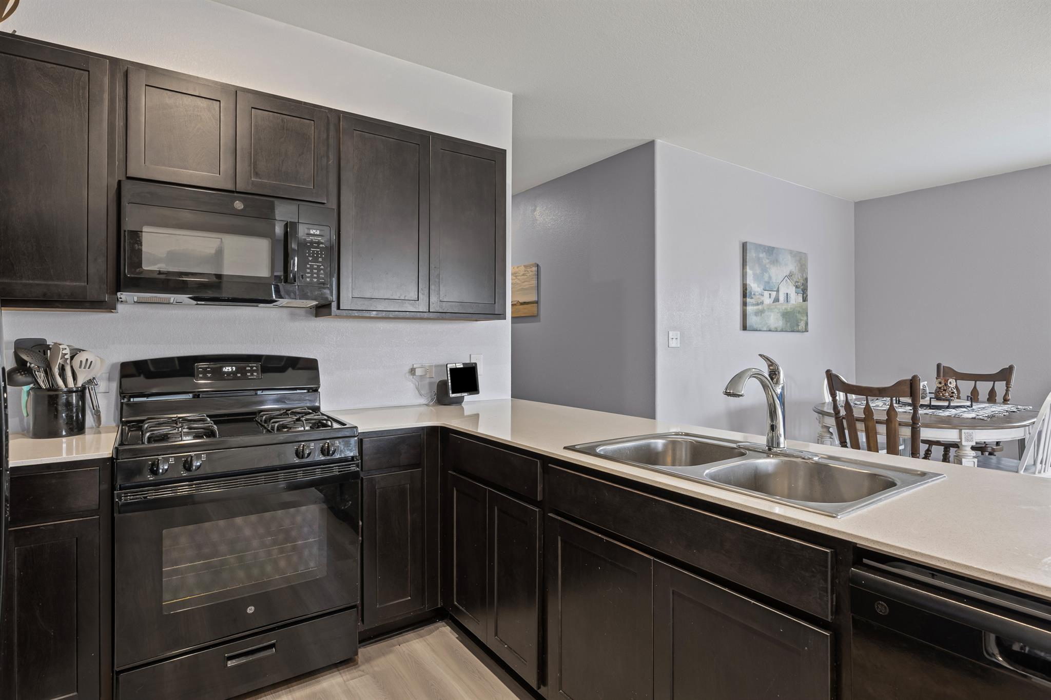 2402 Sunray Ct, Lockhart, TX 78644