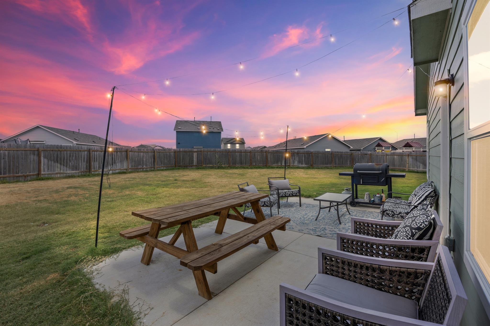 2402 Sunray Ct, Lockhart, TX 78644