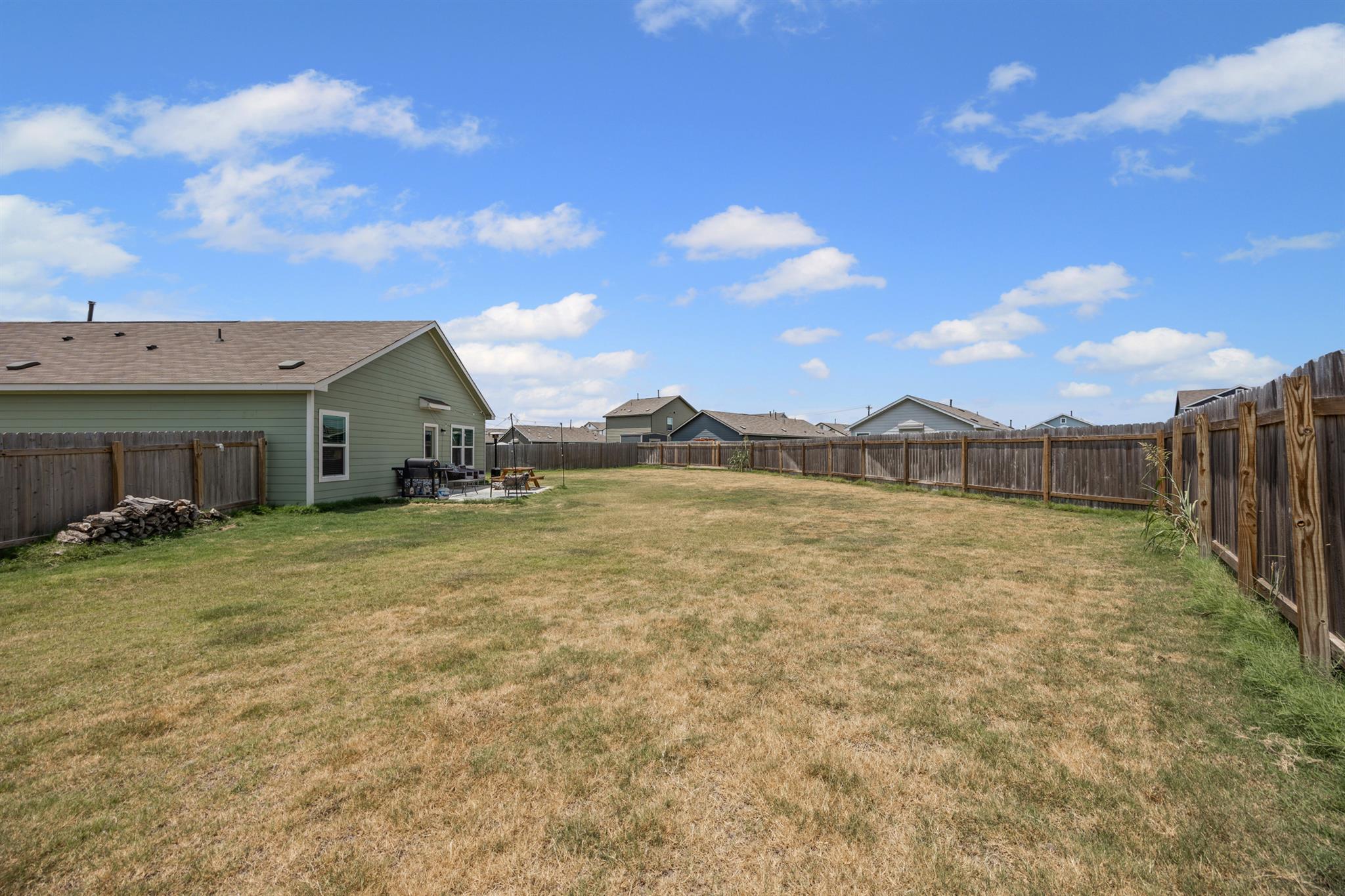 2402 Sunray Ct, Lockhart, TX 78644