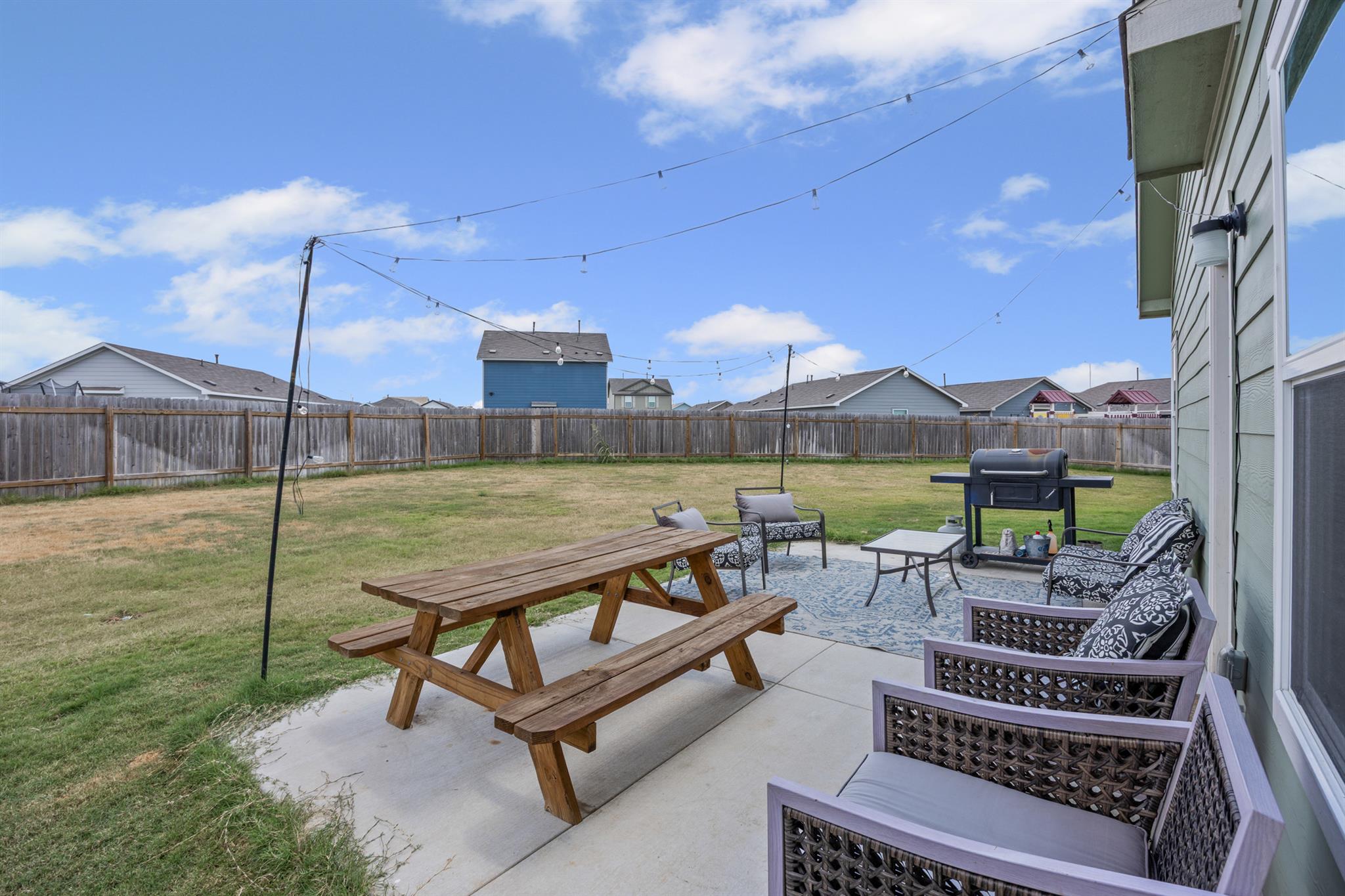 2402 Sunray Ct, Lockhart, TX 78644