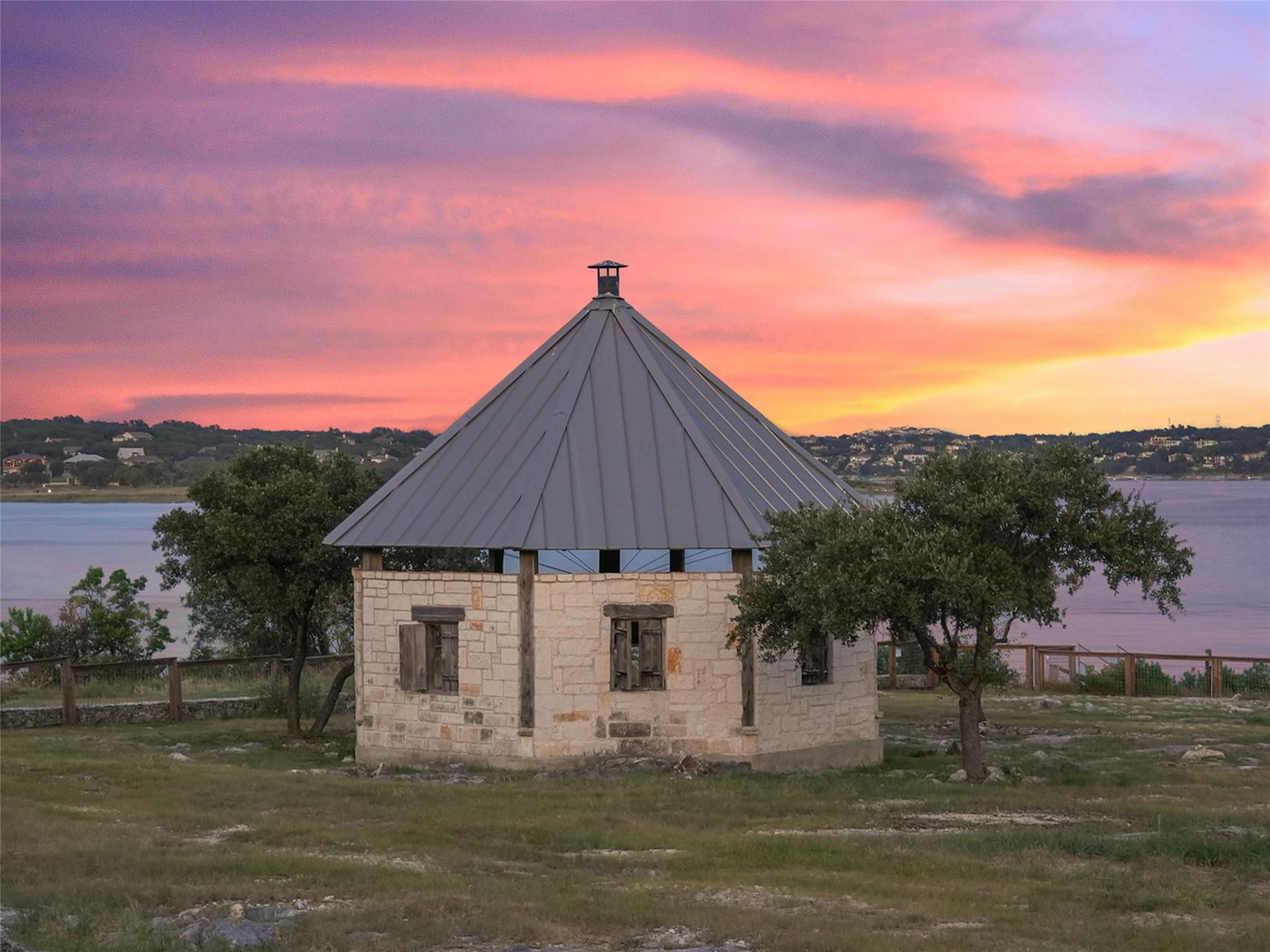 19900 Moon Dance Ln, Spicewood, TX 78669