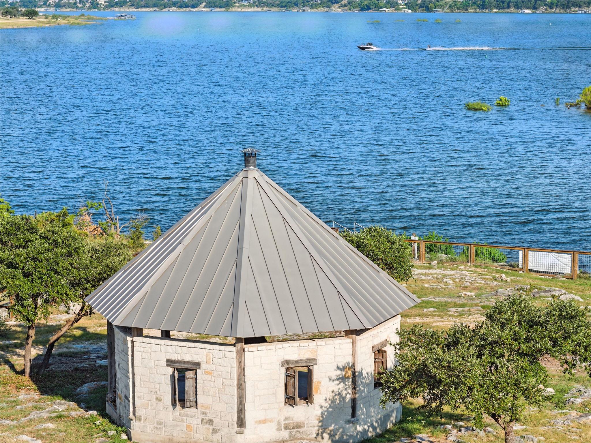 19900 Moon Dance Ln, Spicewood, TX 78669