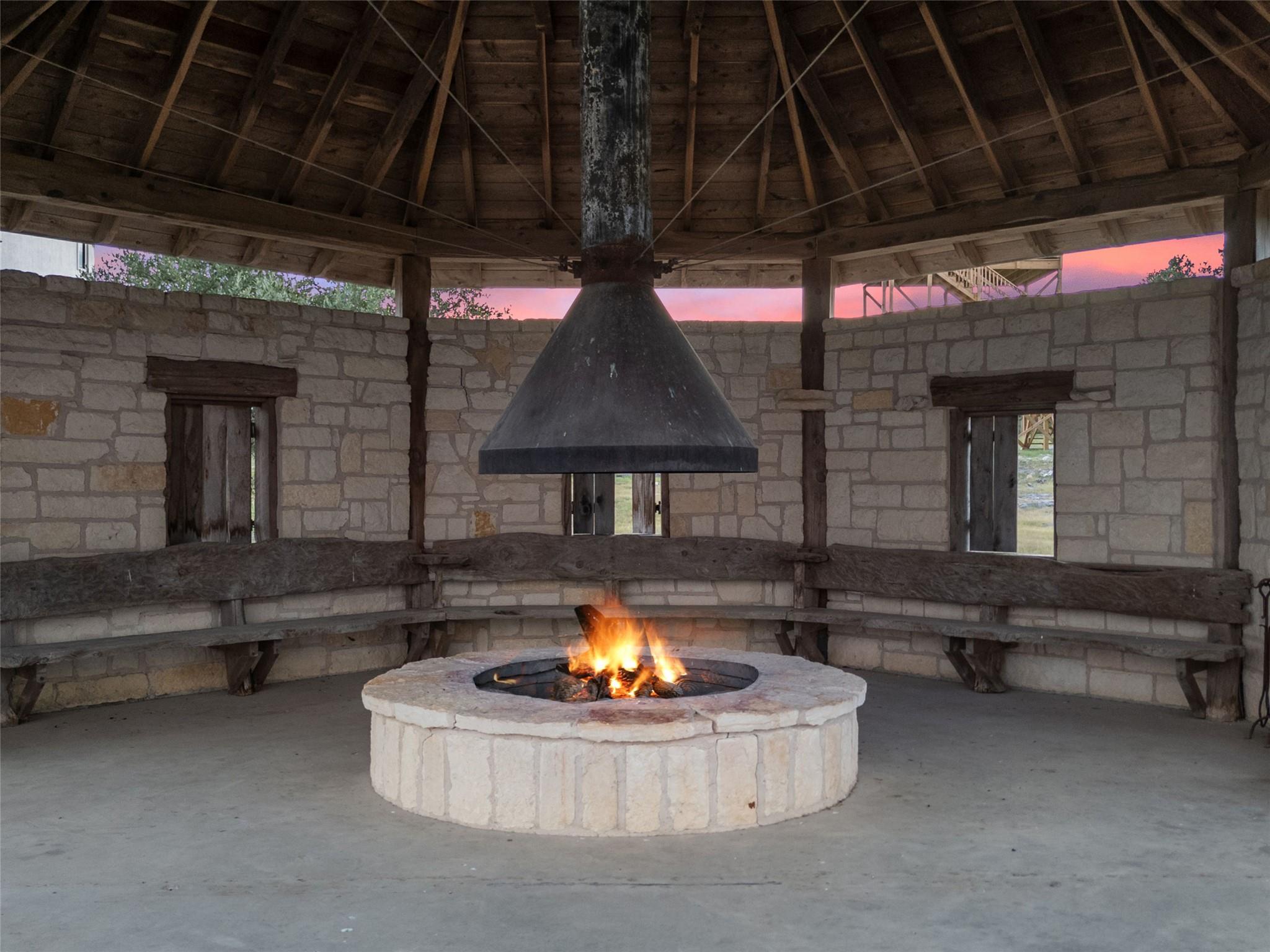 19900 Moon Dance Ln, Spicewood, TX 78669