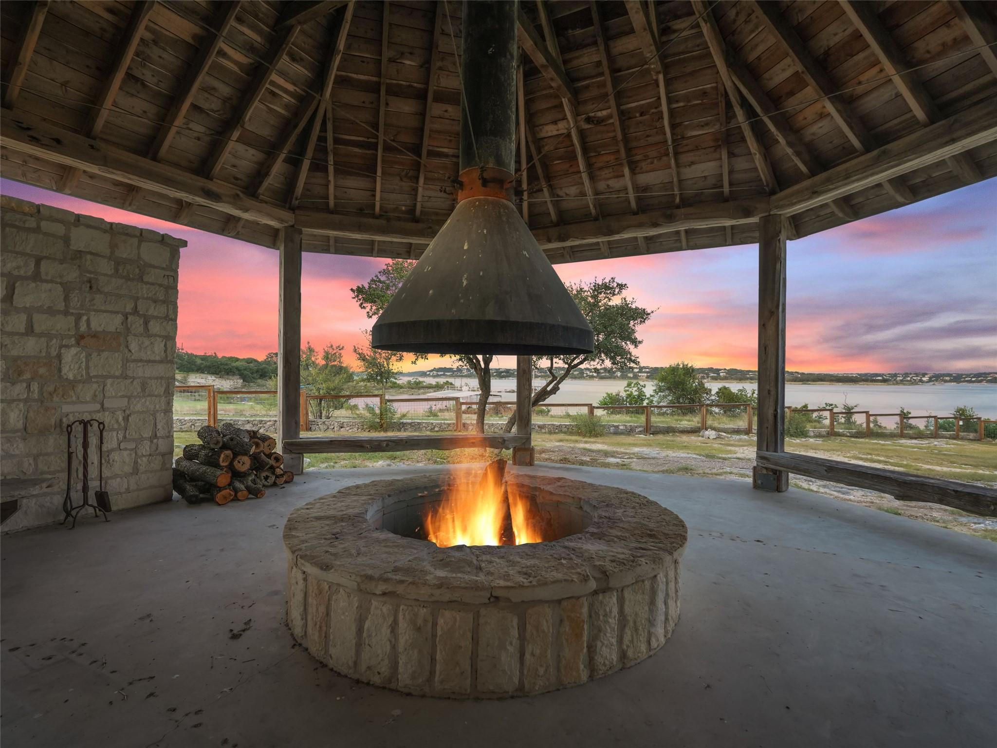 19900 Moon Dance Ln, Spicewood, TX 78669