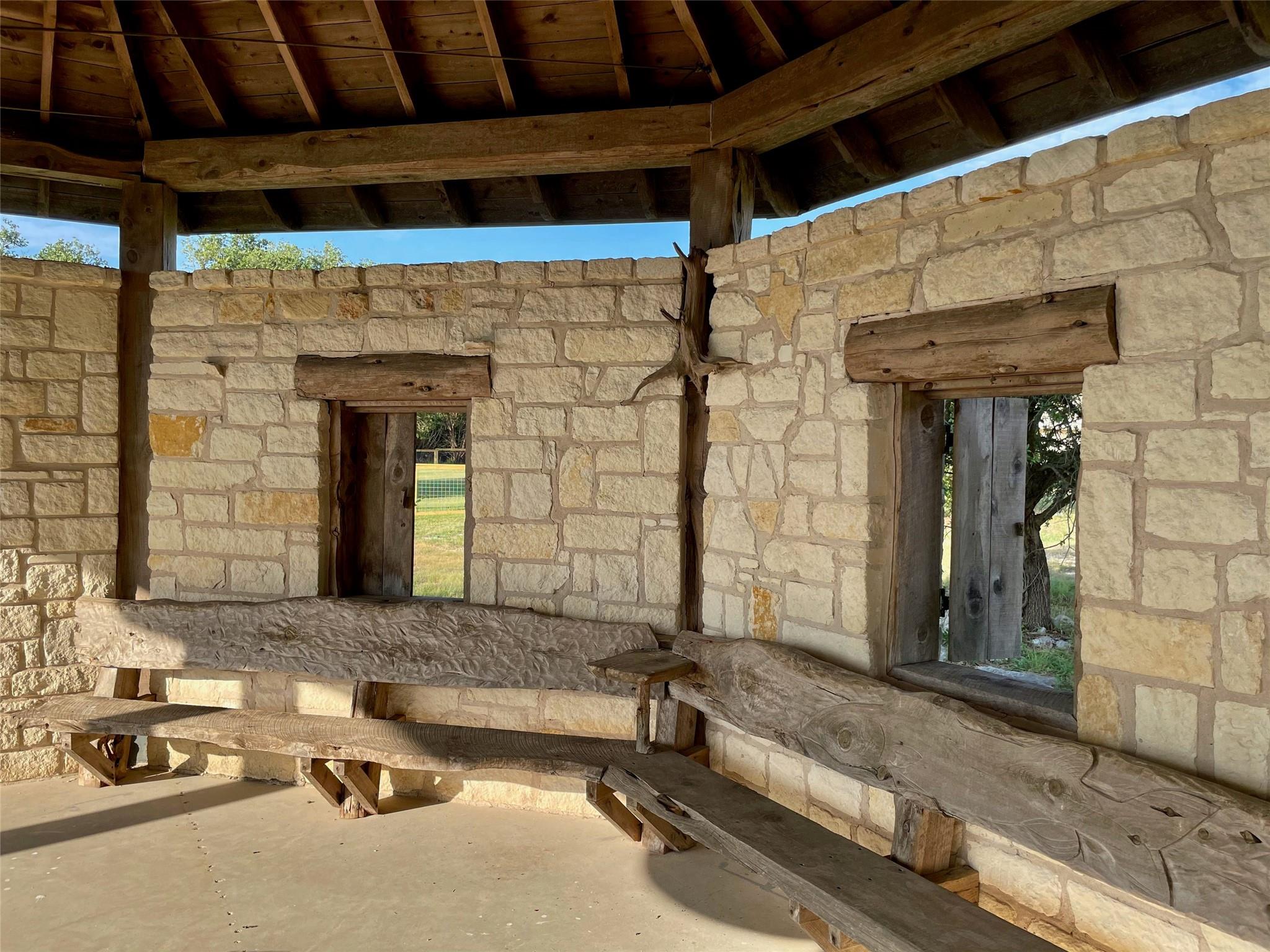 19900 Moon Dance Ln, Spicewood, TX 78669