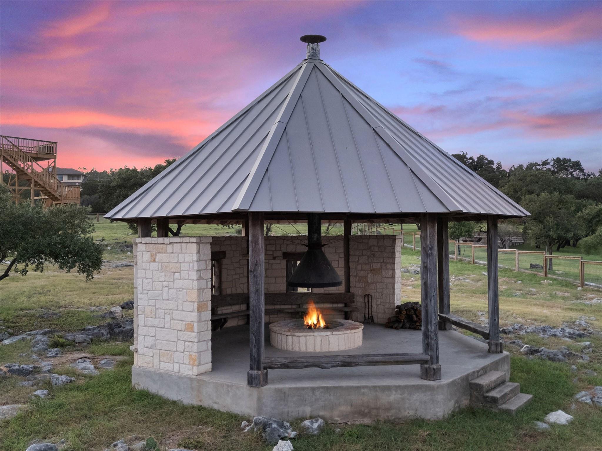 19900 Moon Dance Ln, Spicewood, TX 78669