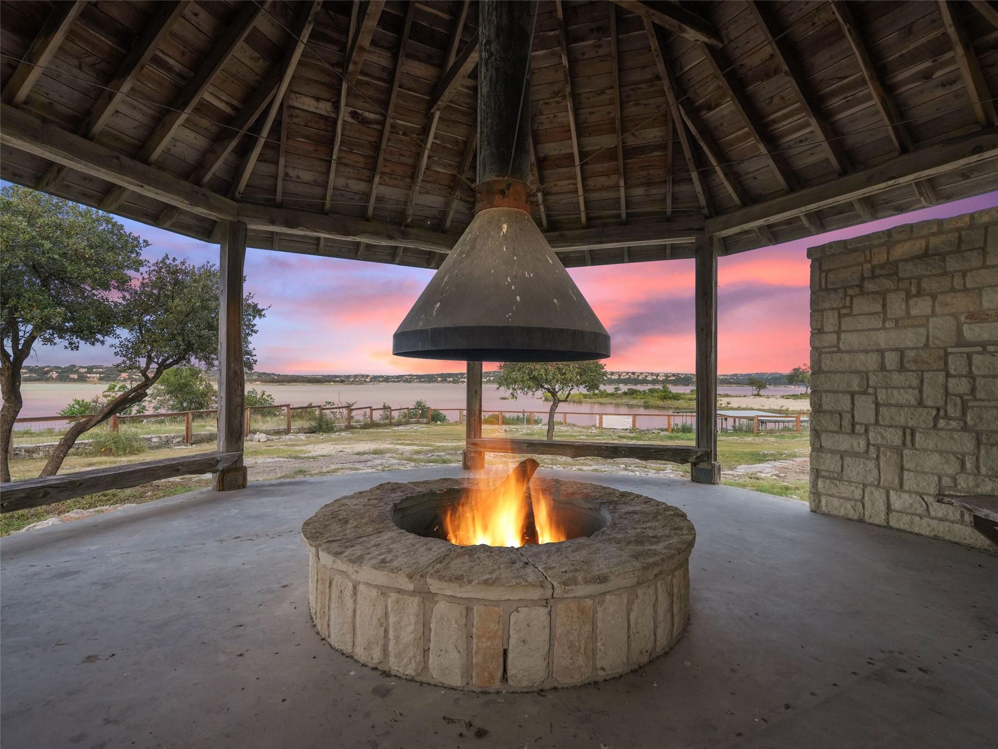 19900 Moon Dance Ln, Spicewood, TX 78669