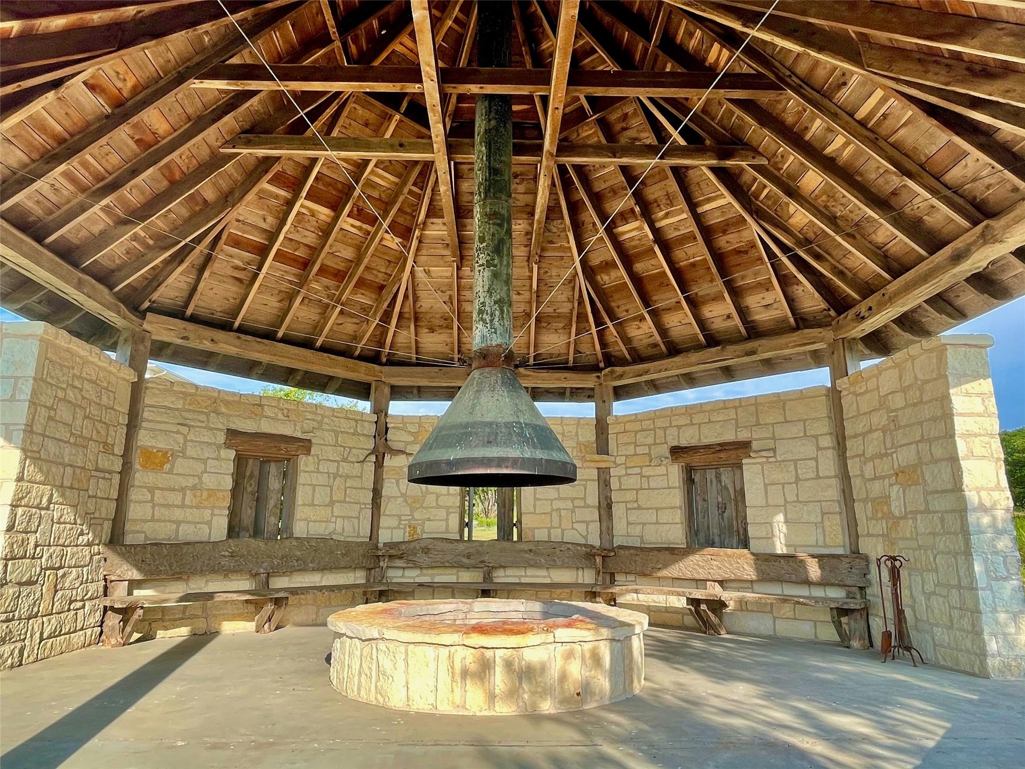 19900 Moon Dance Ln, Spicewood, TX 78669