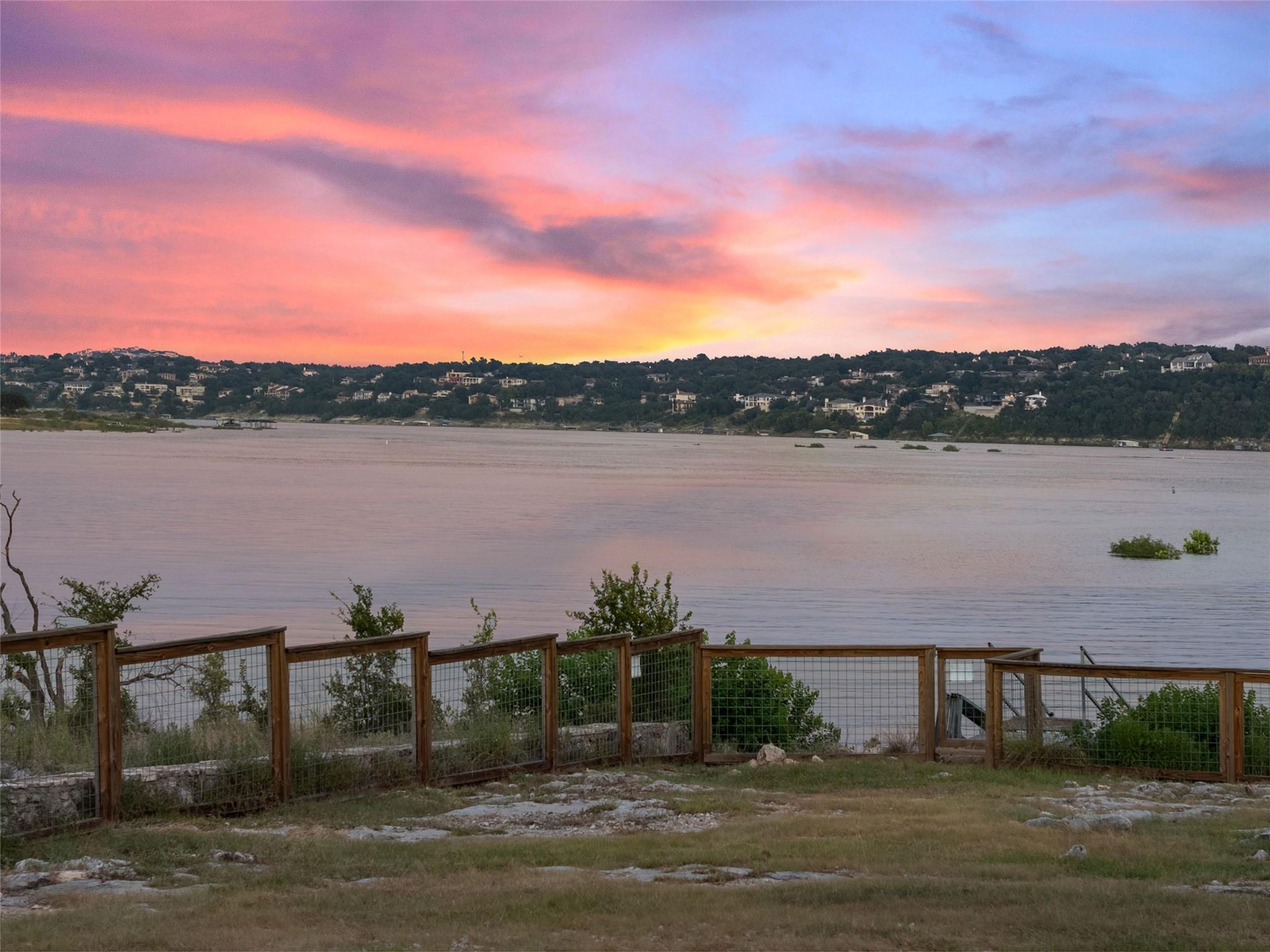 19900 Moon Dance Ln, Spicewood, TX 78669