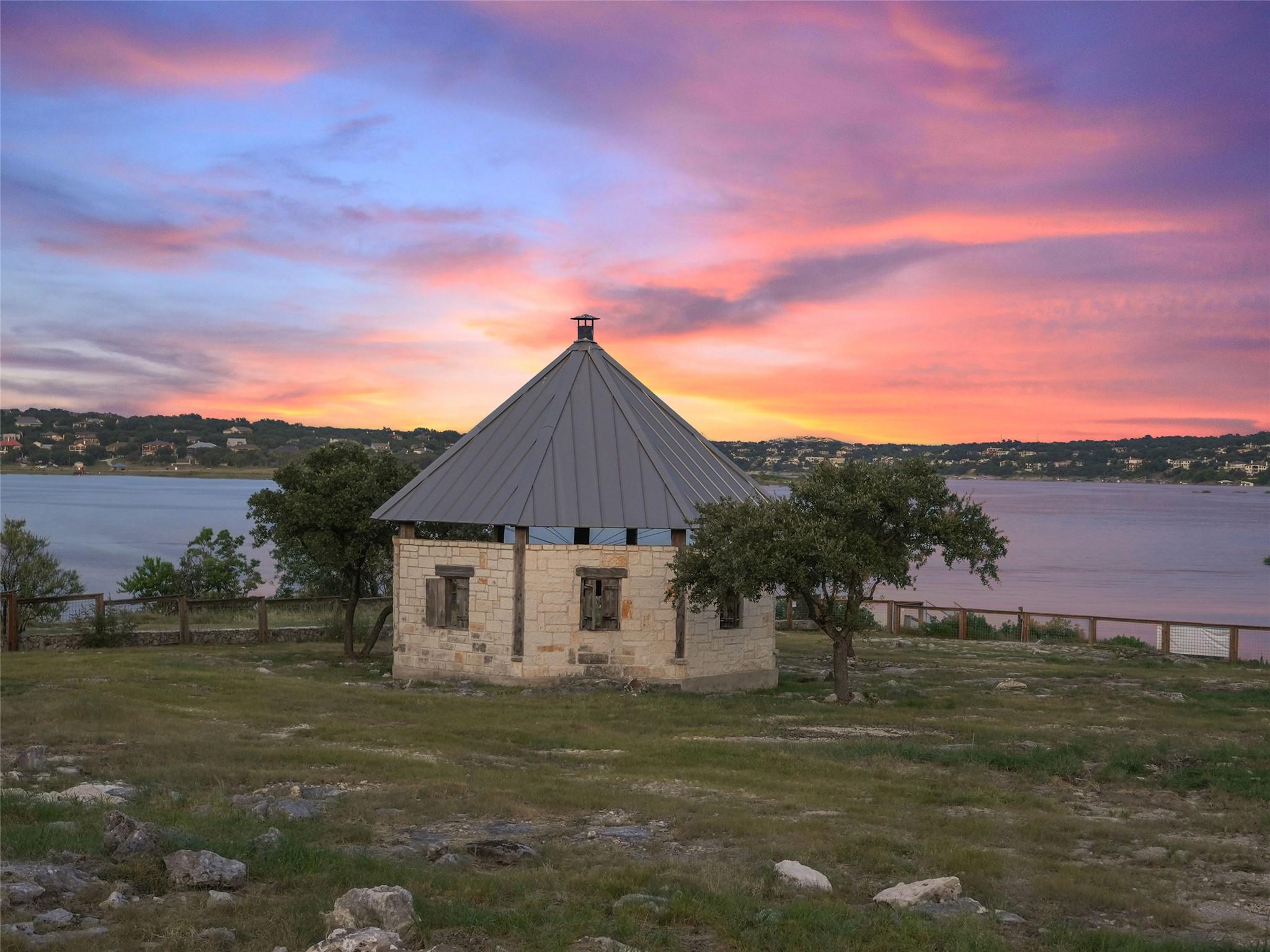 19900 Moon Dance Ln, Spicewood, TX 78669