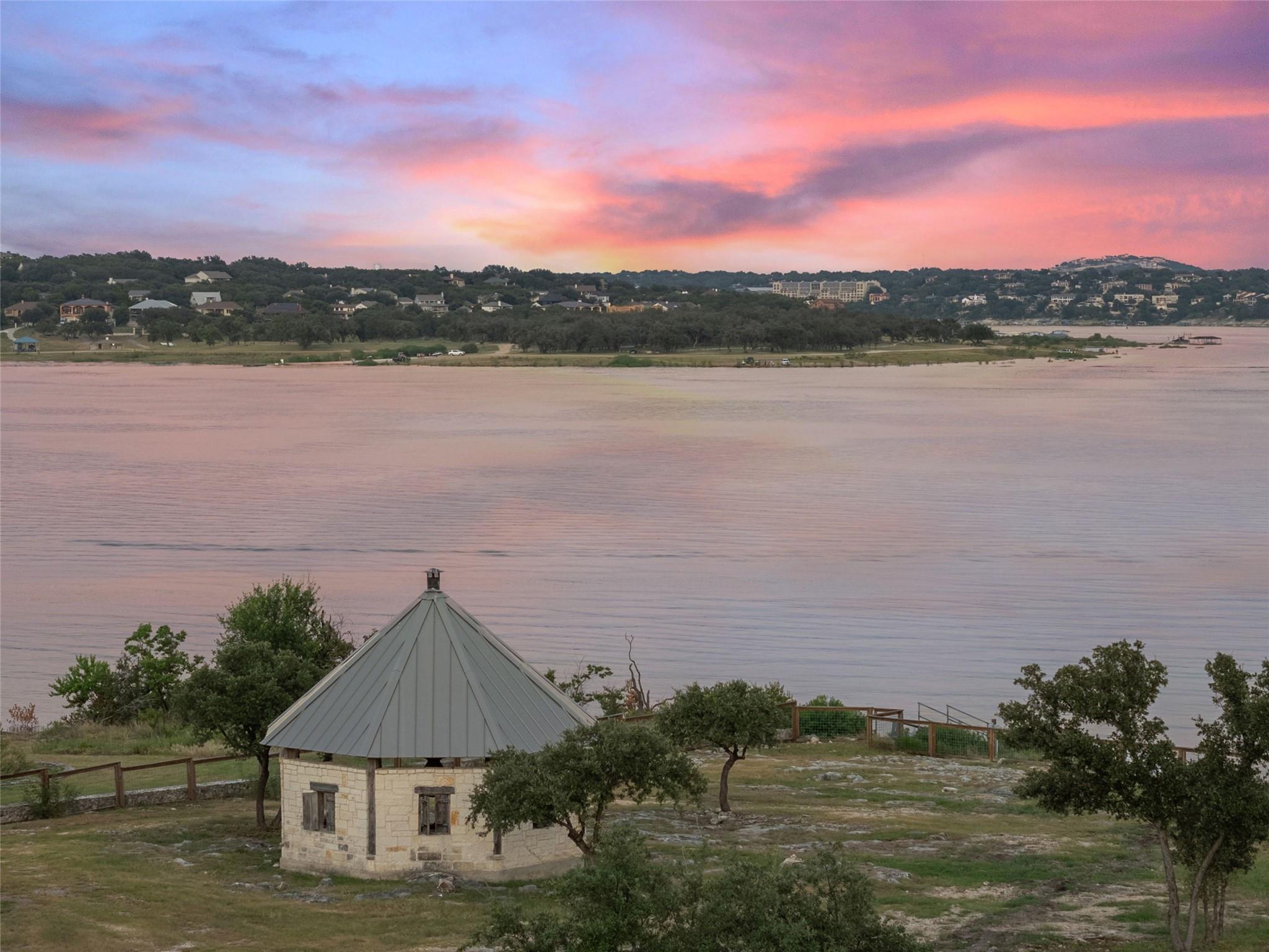 19900 Moon Dance Ln, Spicewood, TX 78669