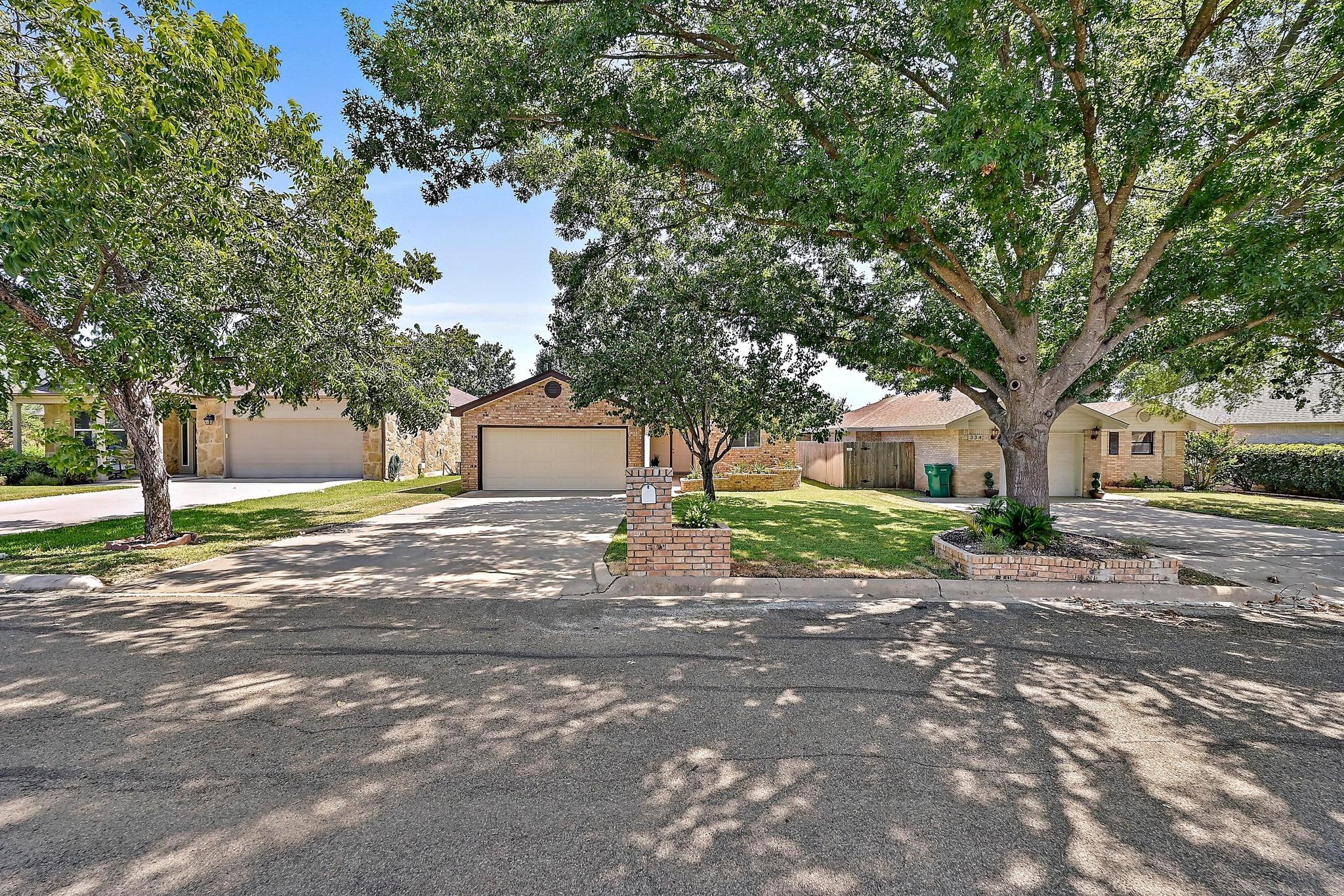 336 Granite Row, Meadowlakes, TX 78654