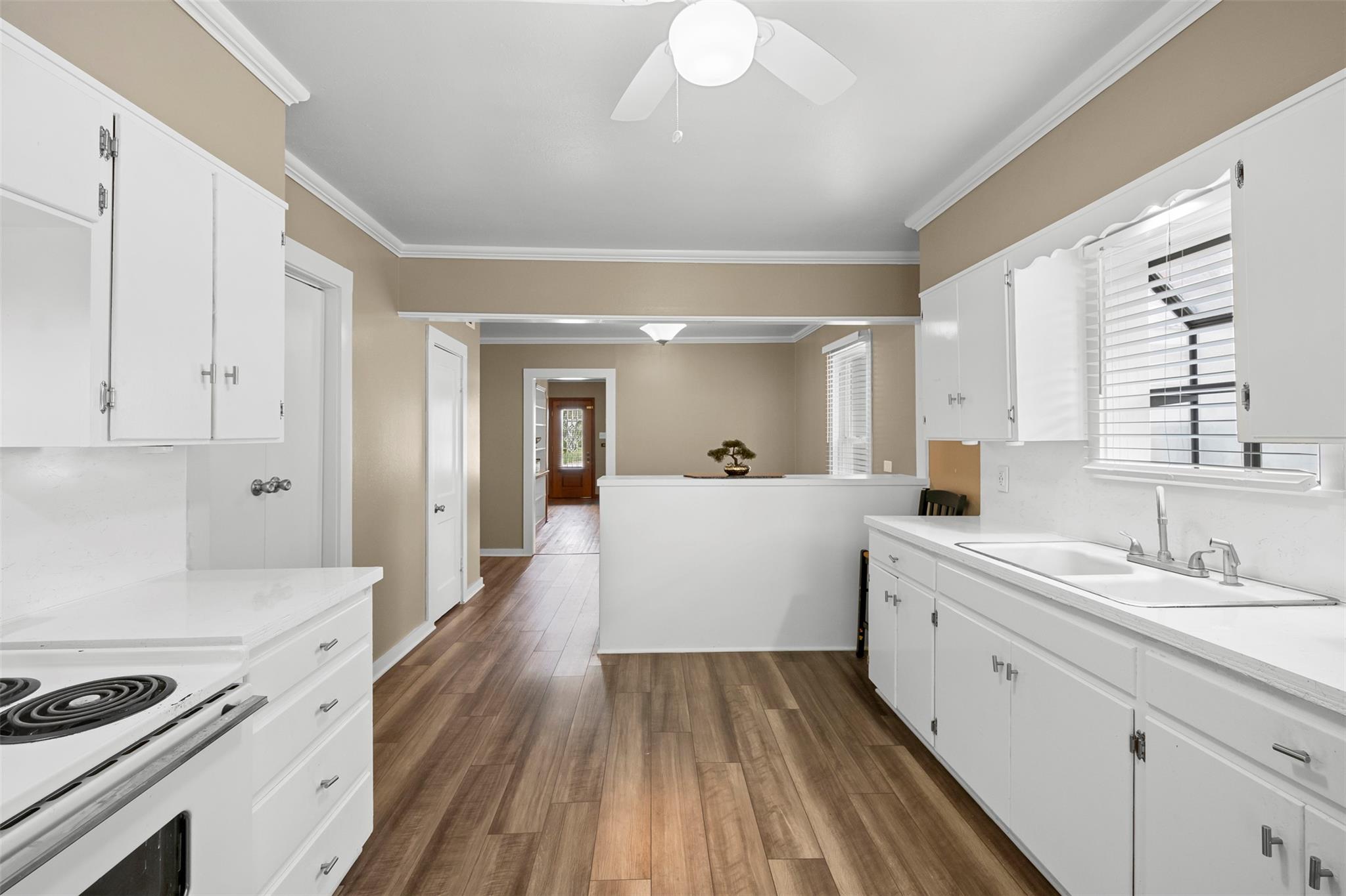 500 W Austin St, Luling, TX 78648