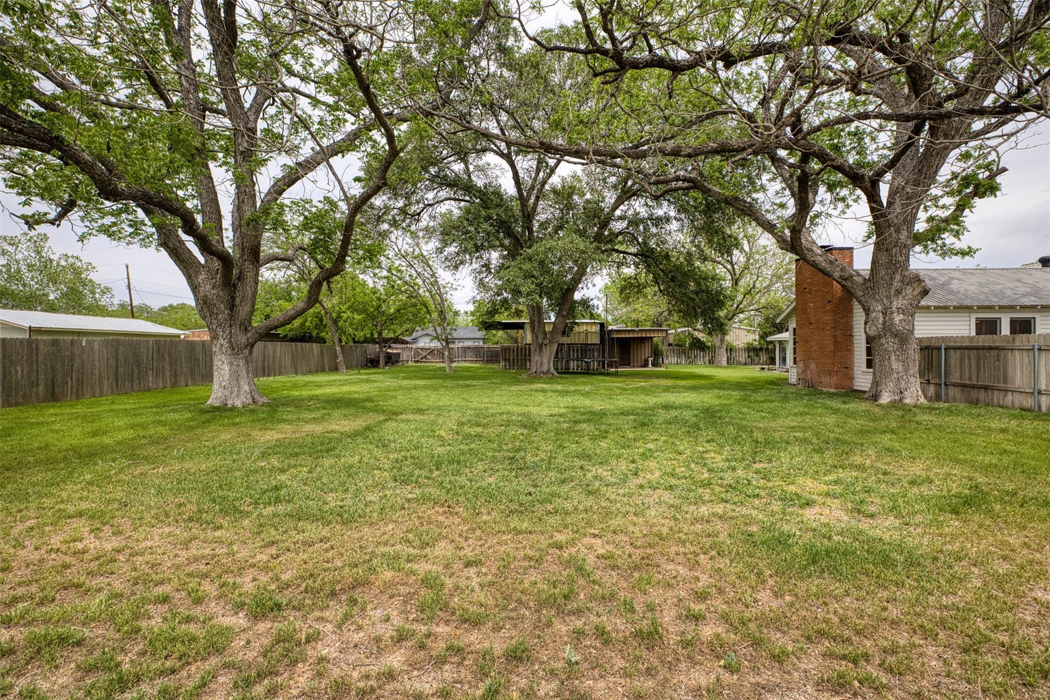500 W Austin St, Luling, TX 78648