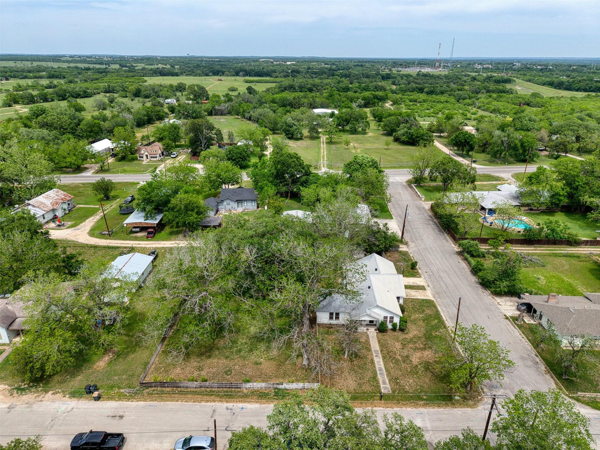 500 W Austin St, Luling, TX 78648