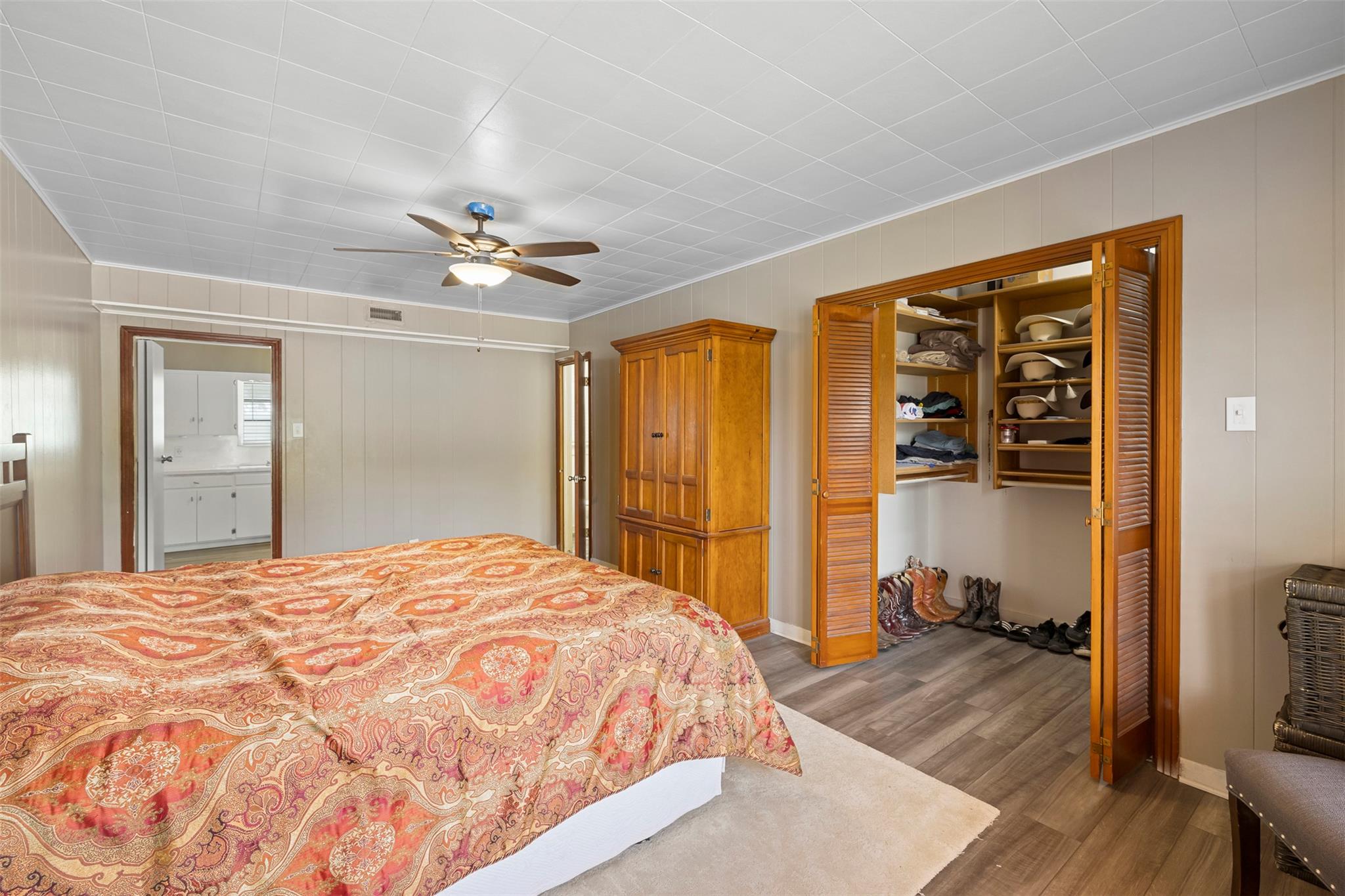 500 W Austin St, Luling, TX 78648