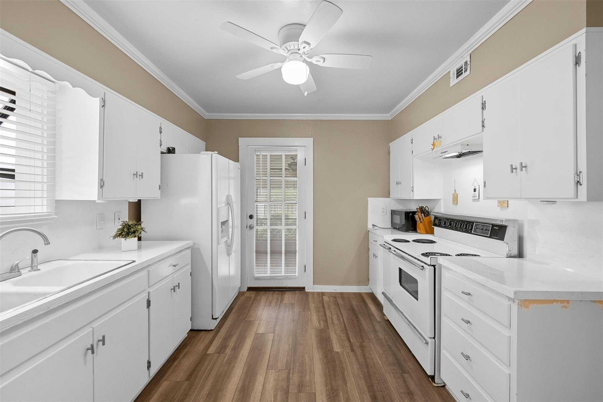 500 W Austin St, Luling, TX 78648