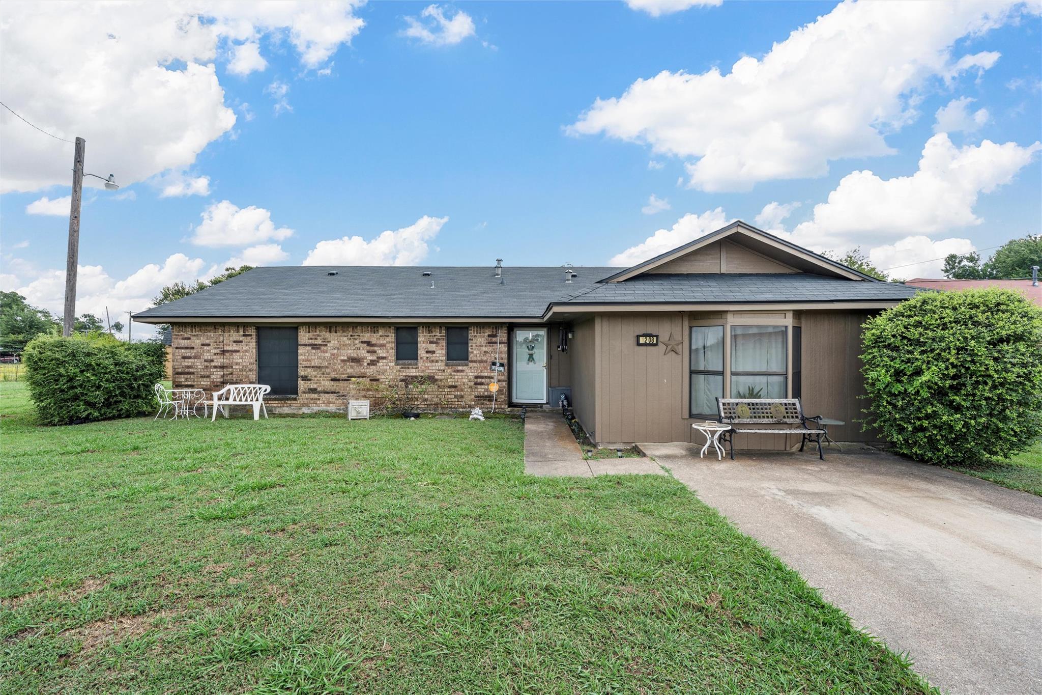 1208 Clark St, Marlin, TX 76661