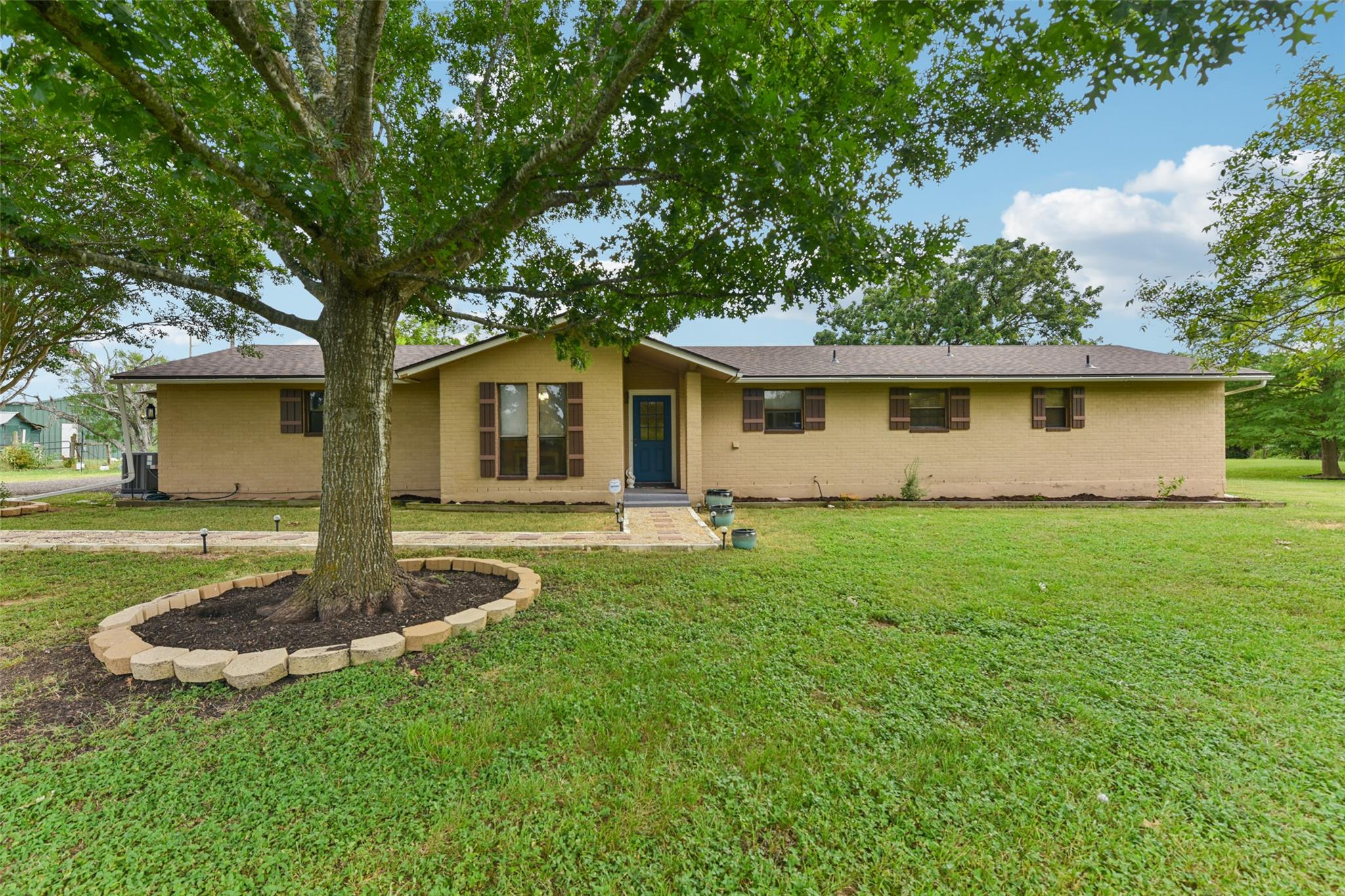 471 Upper Elgin River Rd, Elgin, TX 78621