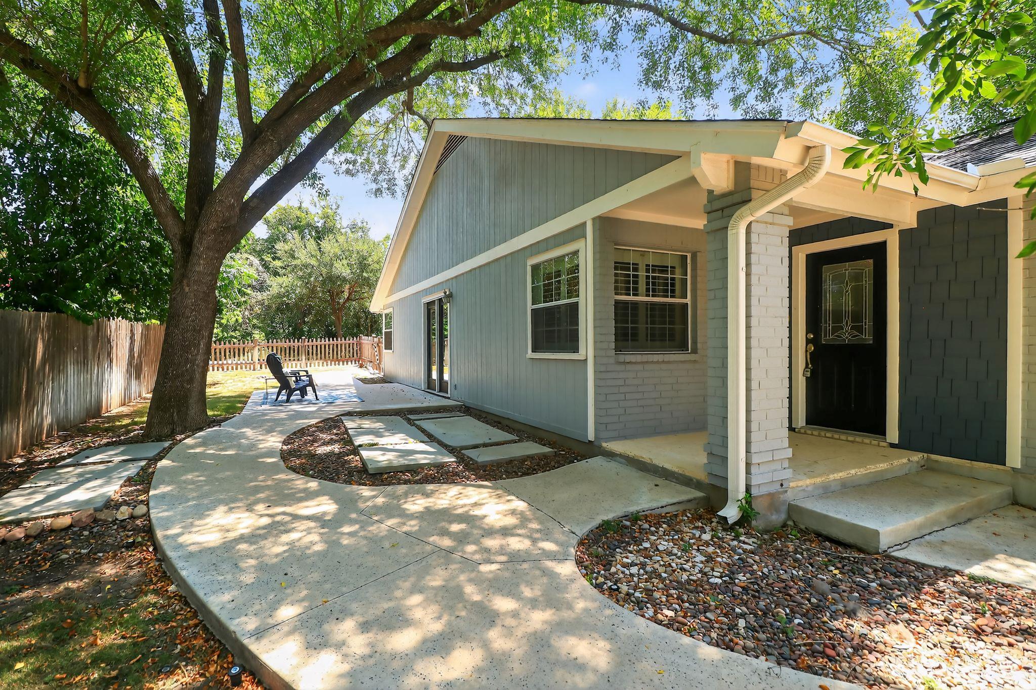 1303 Vine St, Georgetown, TX 78626