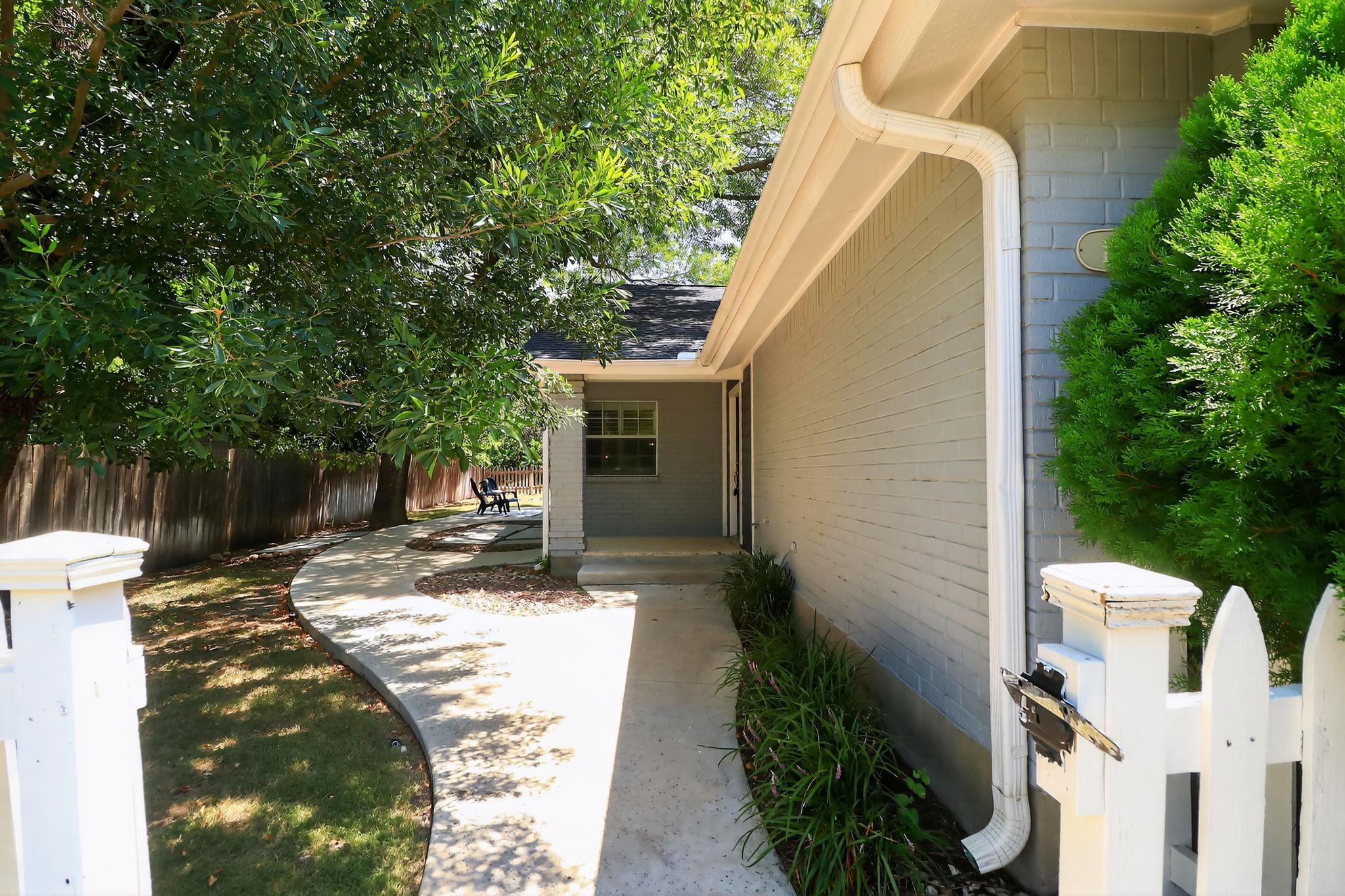 1303 Vine St, Georgetown, TX 78626