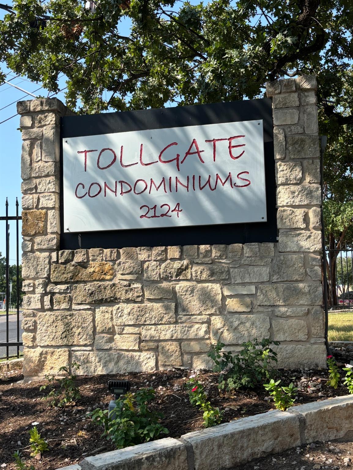 2124 Burton Dr # 164, Austin, TX 78741